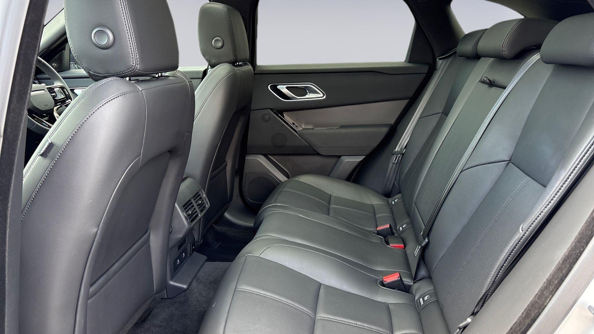 Land Rover Range Rover Velar view 4