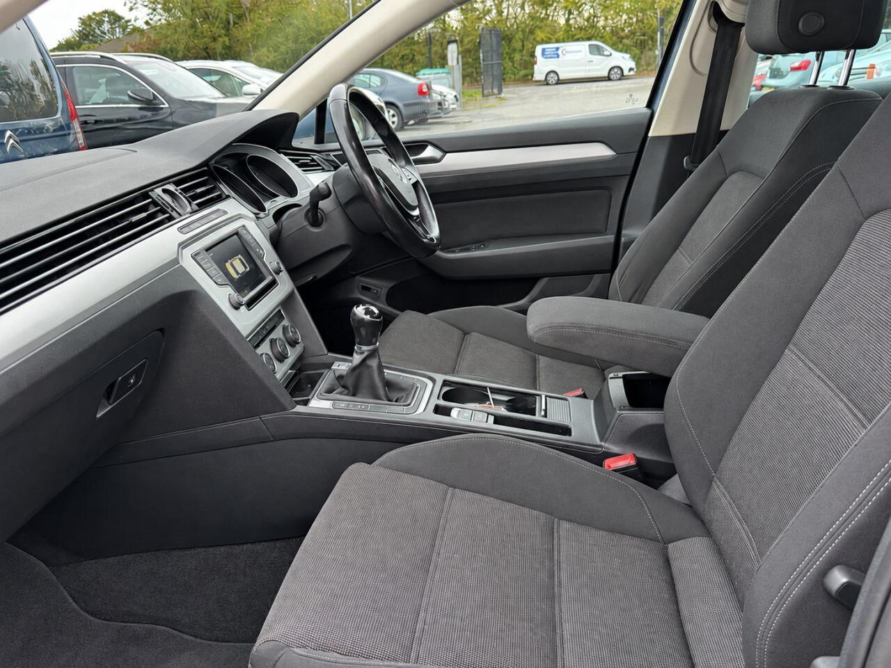 Volkswagen Passat view 27