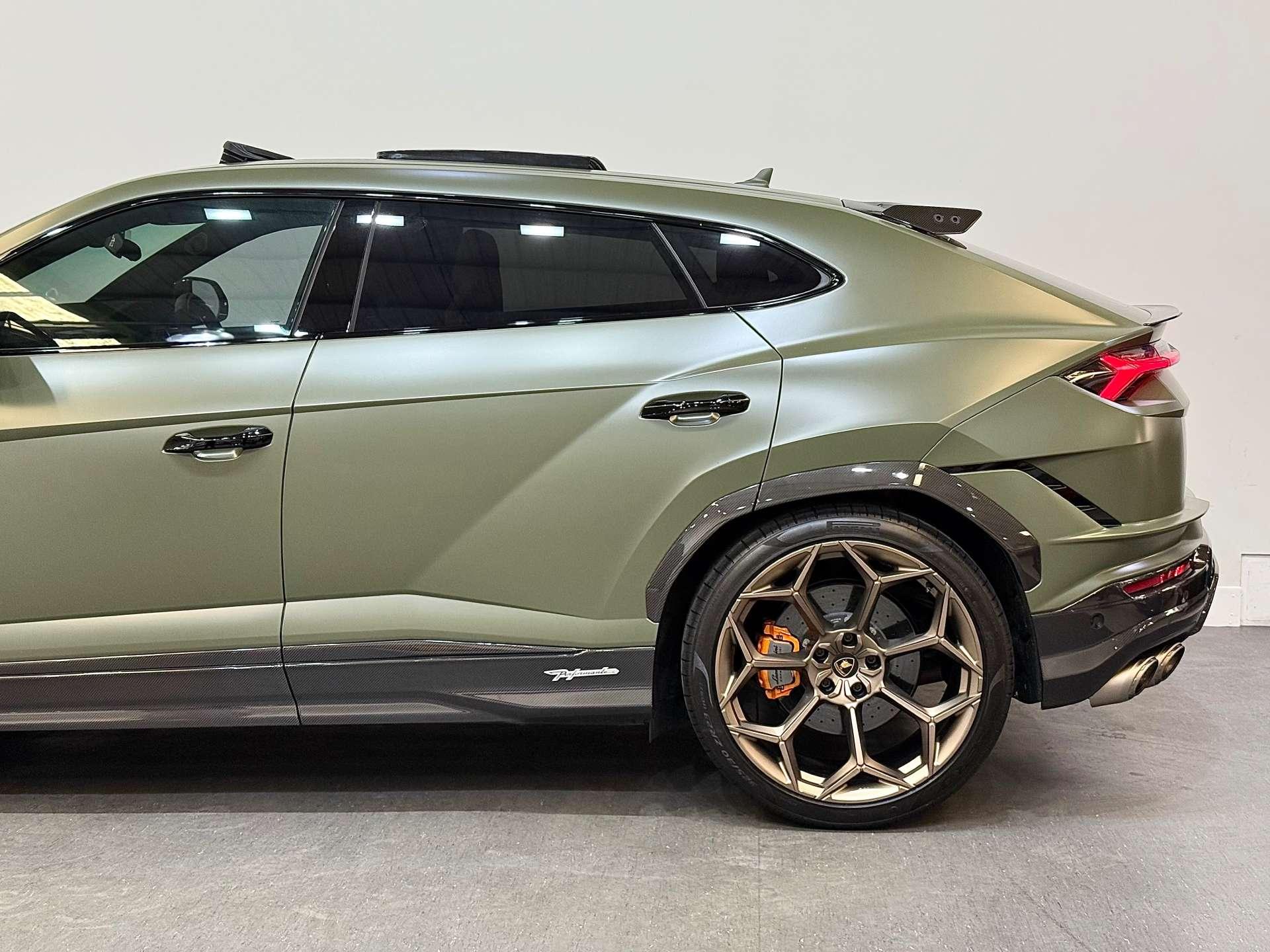 Lamborghini Urus view 19