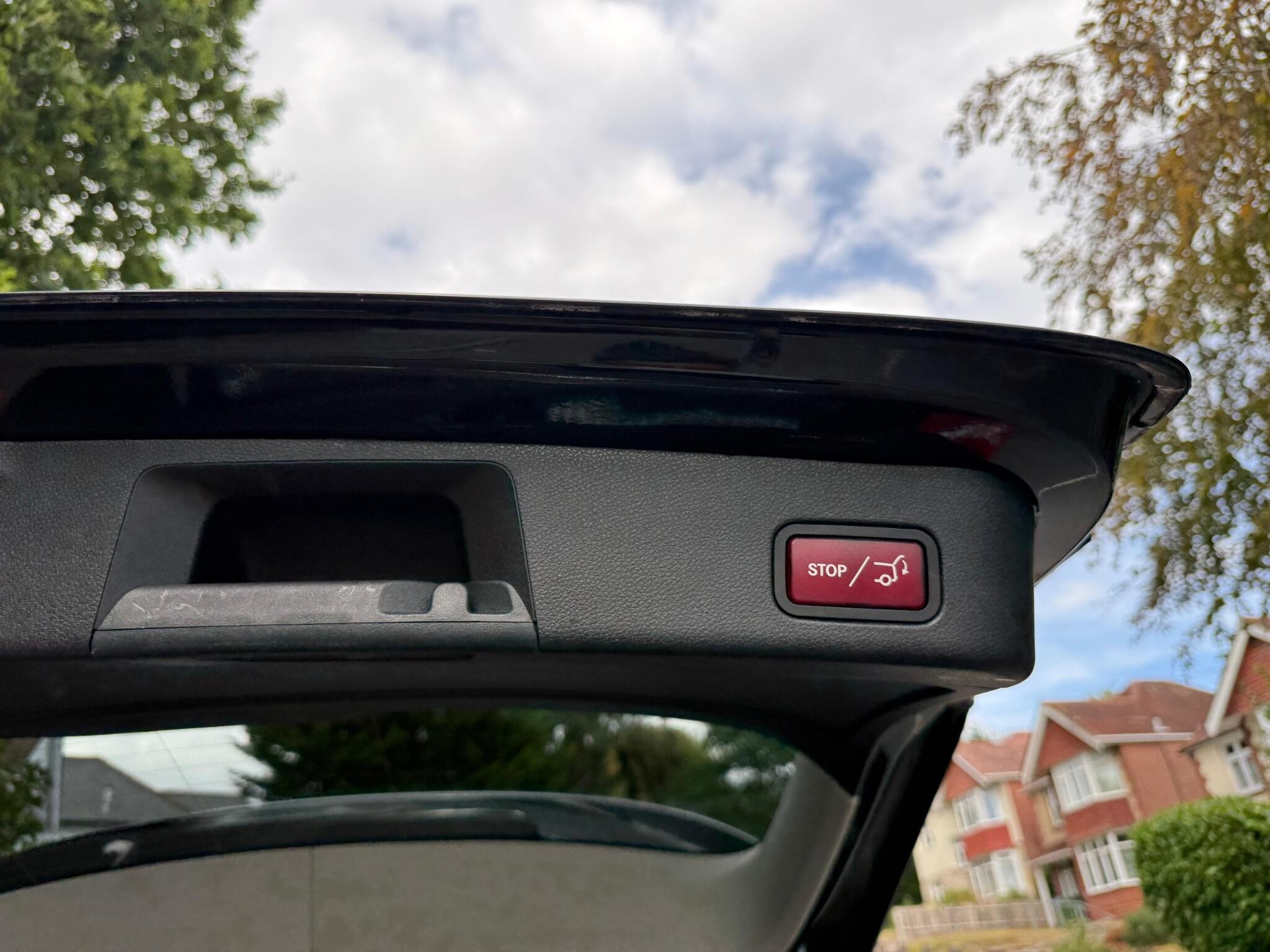 Mercedes-Benz M Class view 18