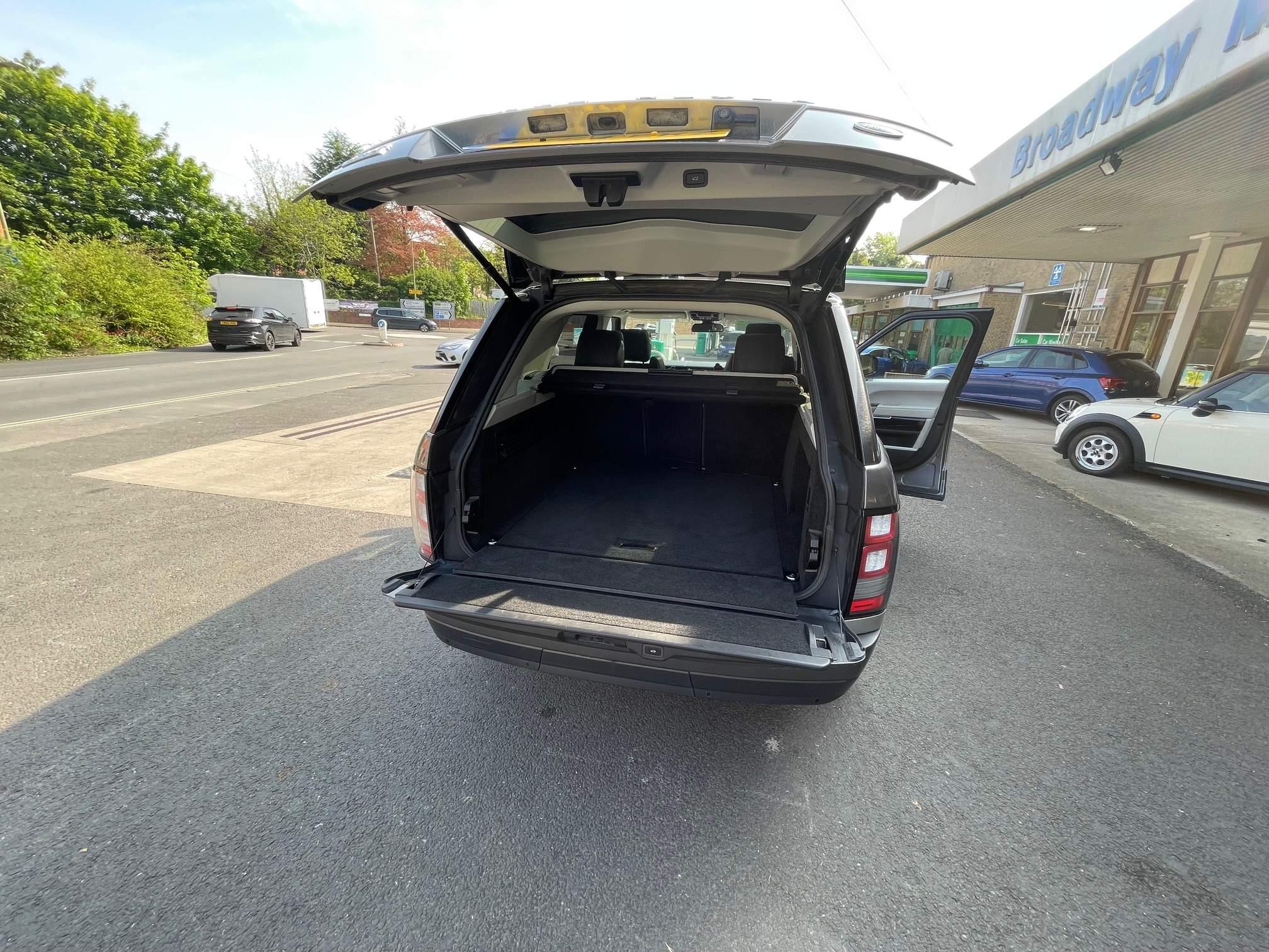 2014 Land Rover Range Rover 4.4 SD V8 Vogue Auto 4WD Euro 5 5dr • 90,000 miles image 11