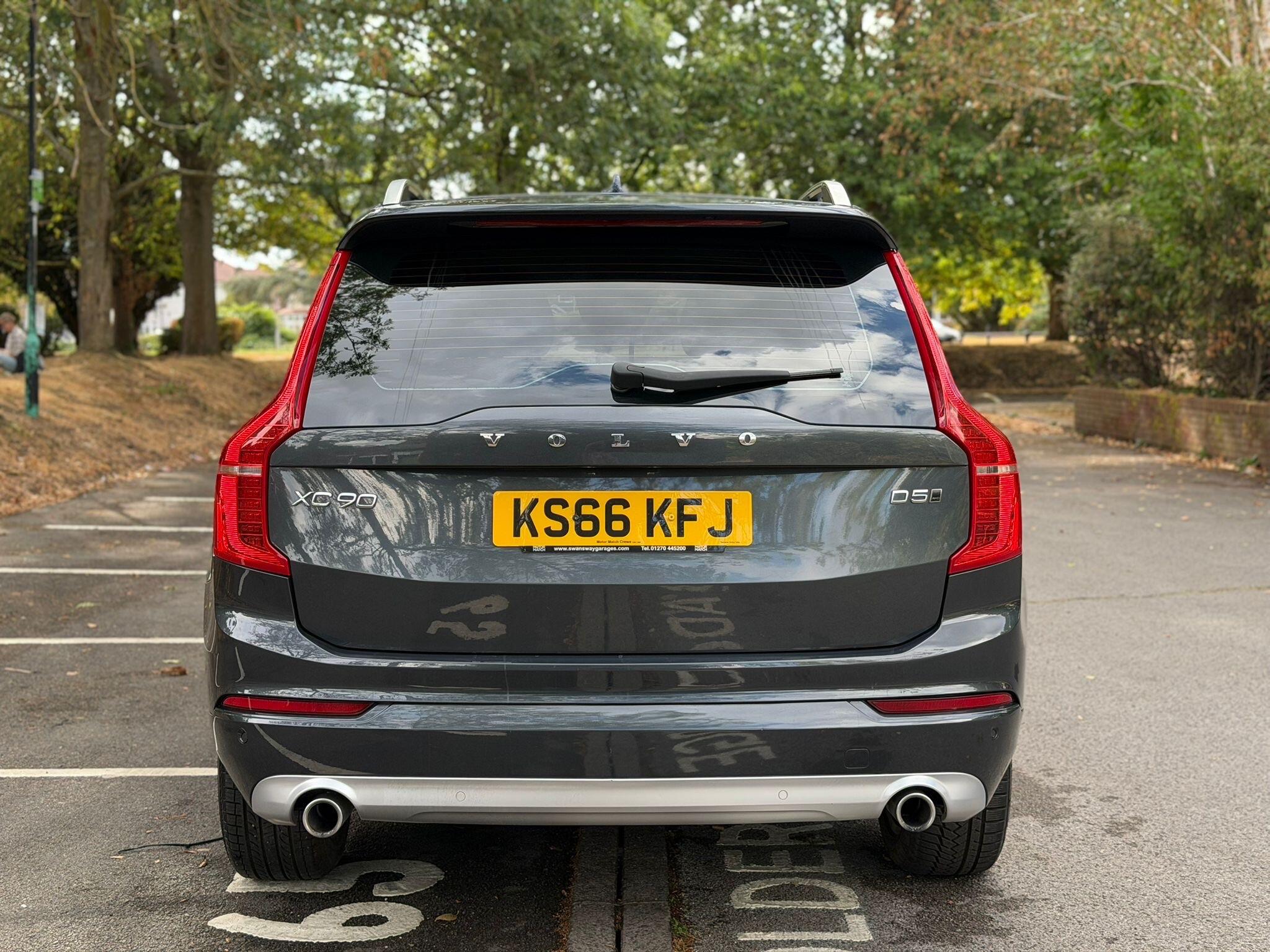 Volvo XC90 view 5