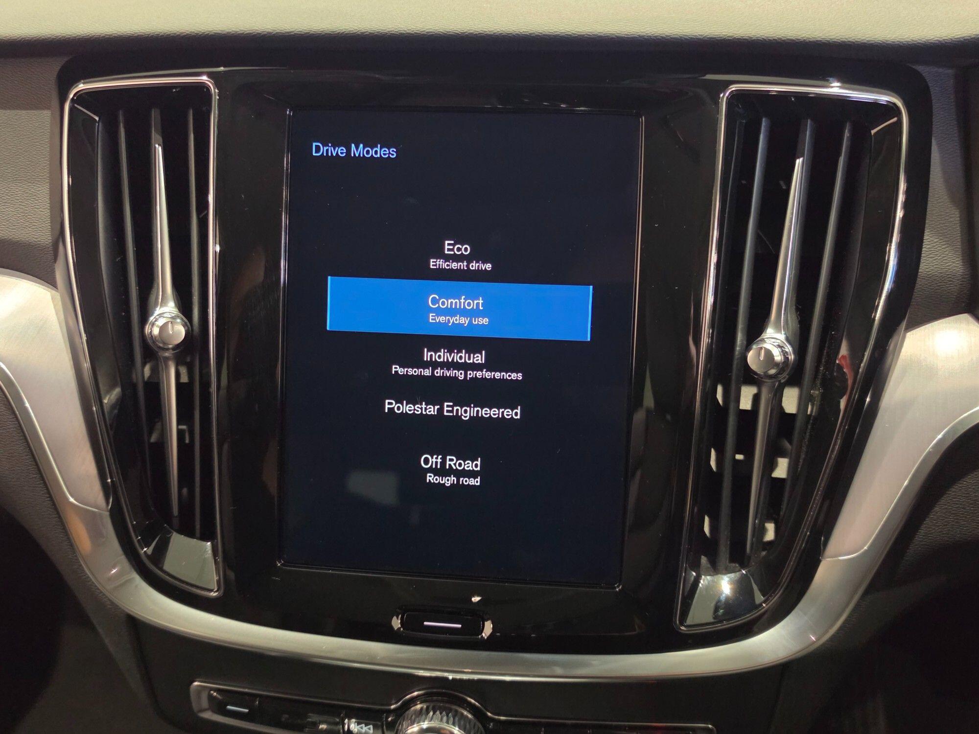 Volvo V60 Cross Country view 36