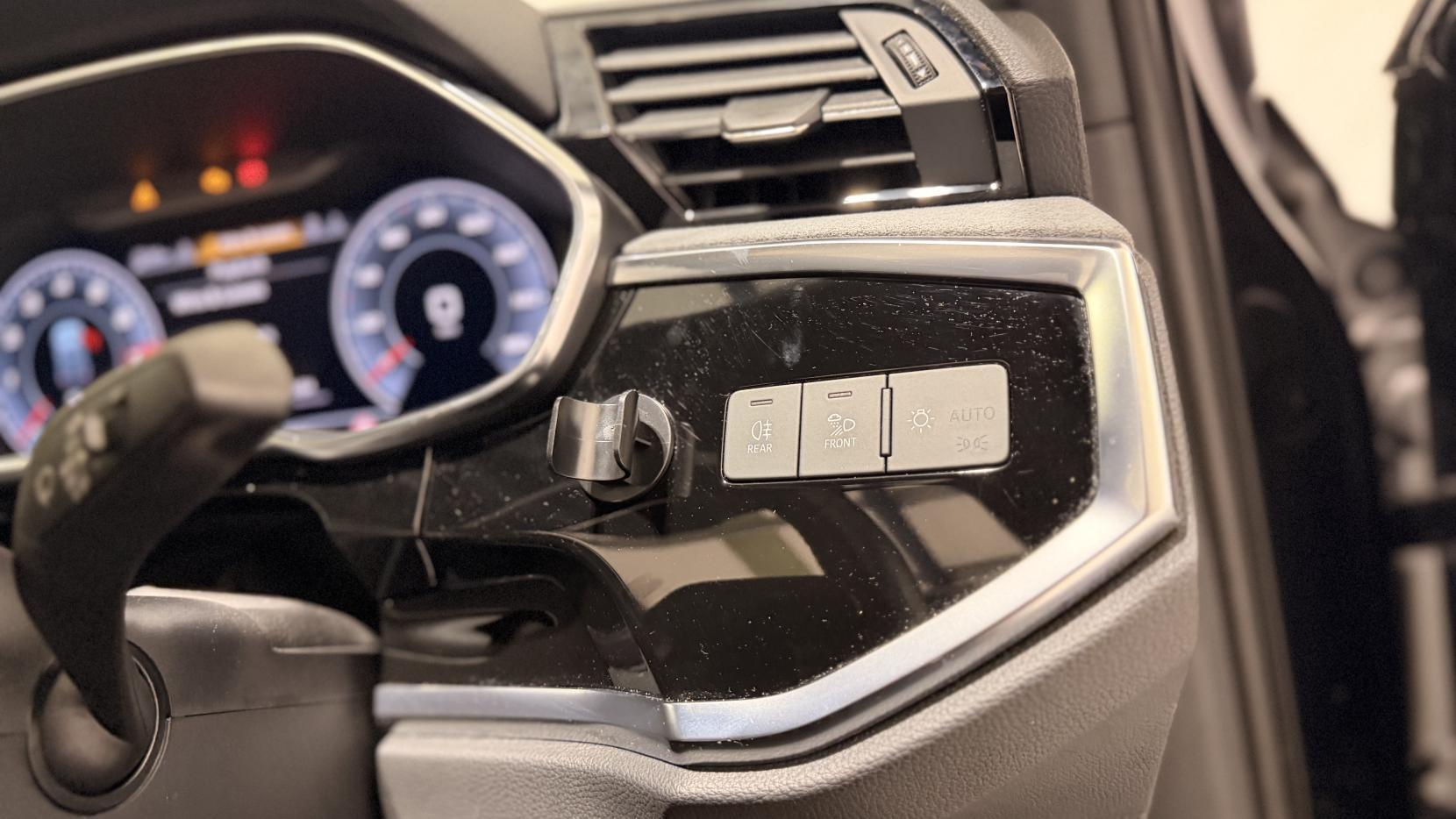Audi Q3 view 17