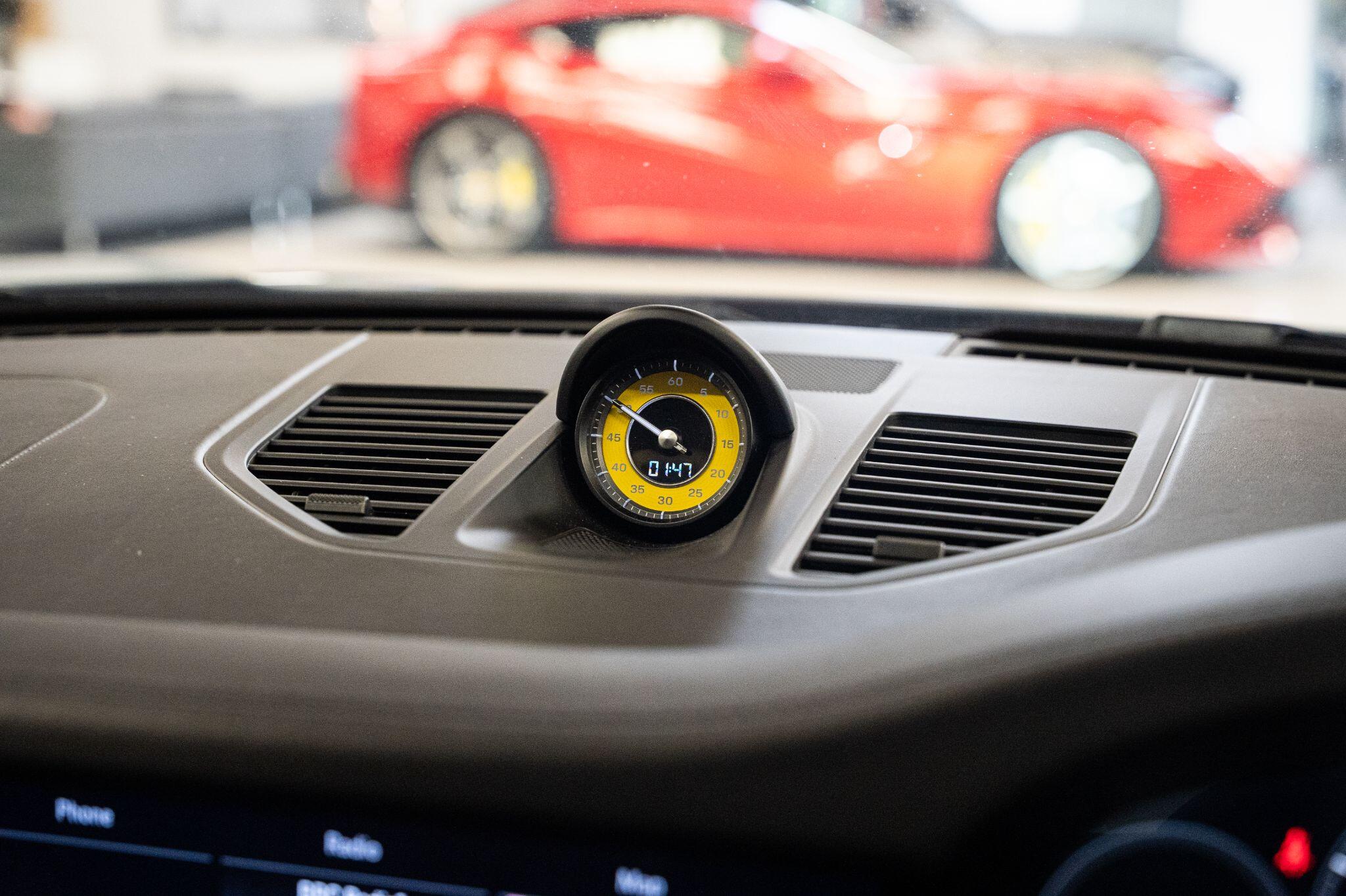 Porsche 911 view 34