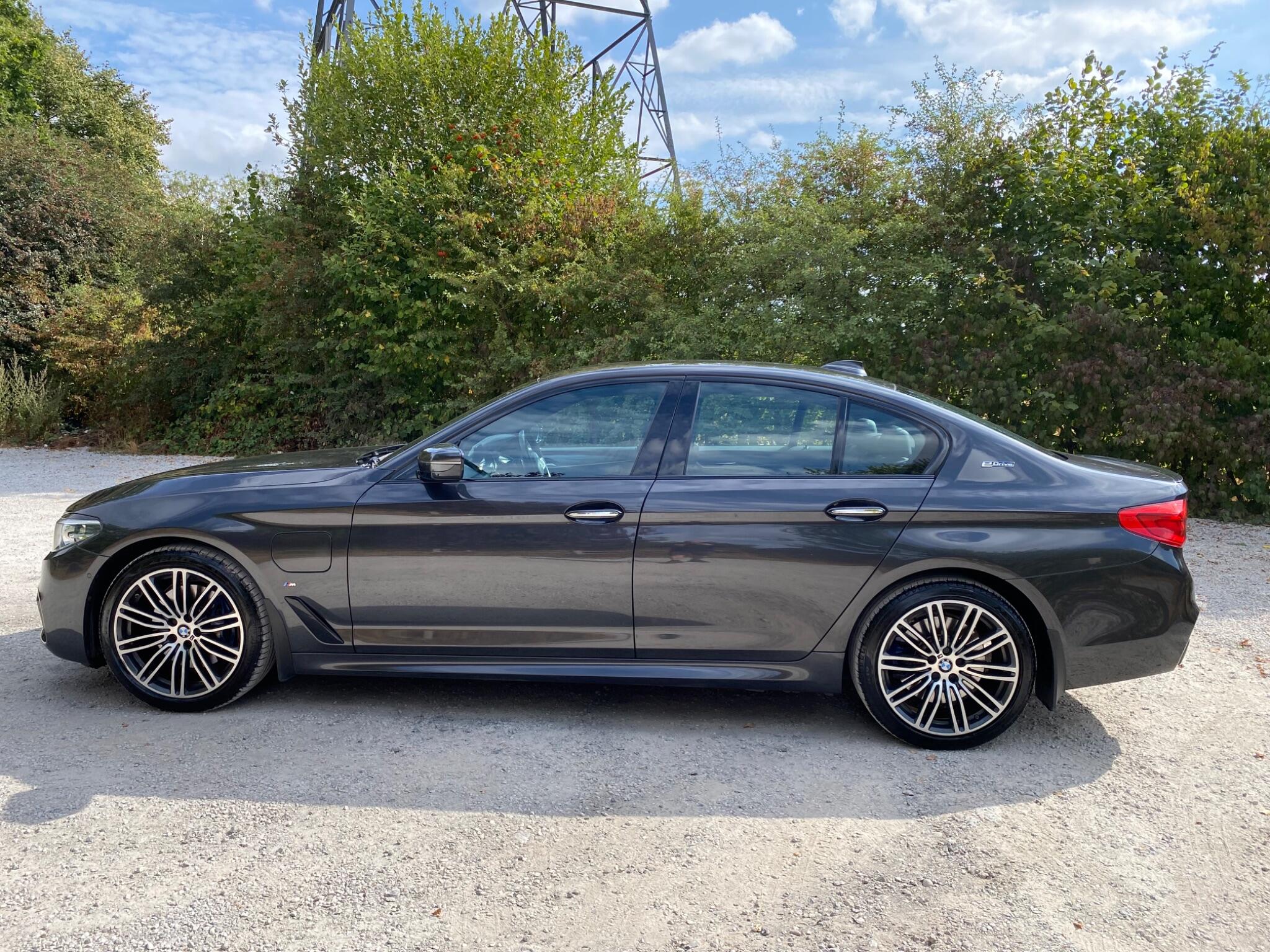 BMW 5 Series view 4