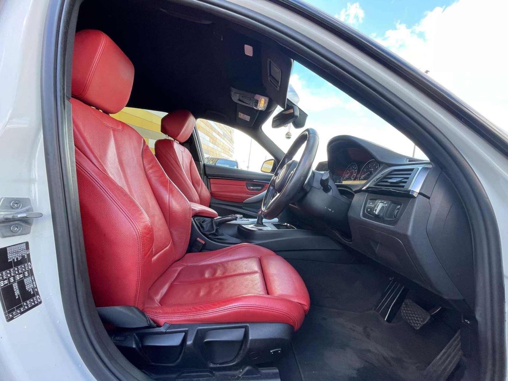 BMW 3 Series view 34