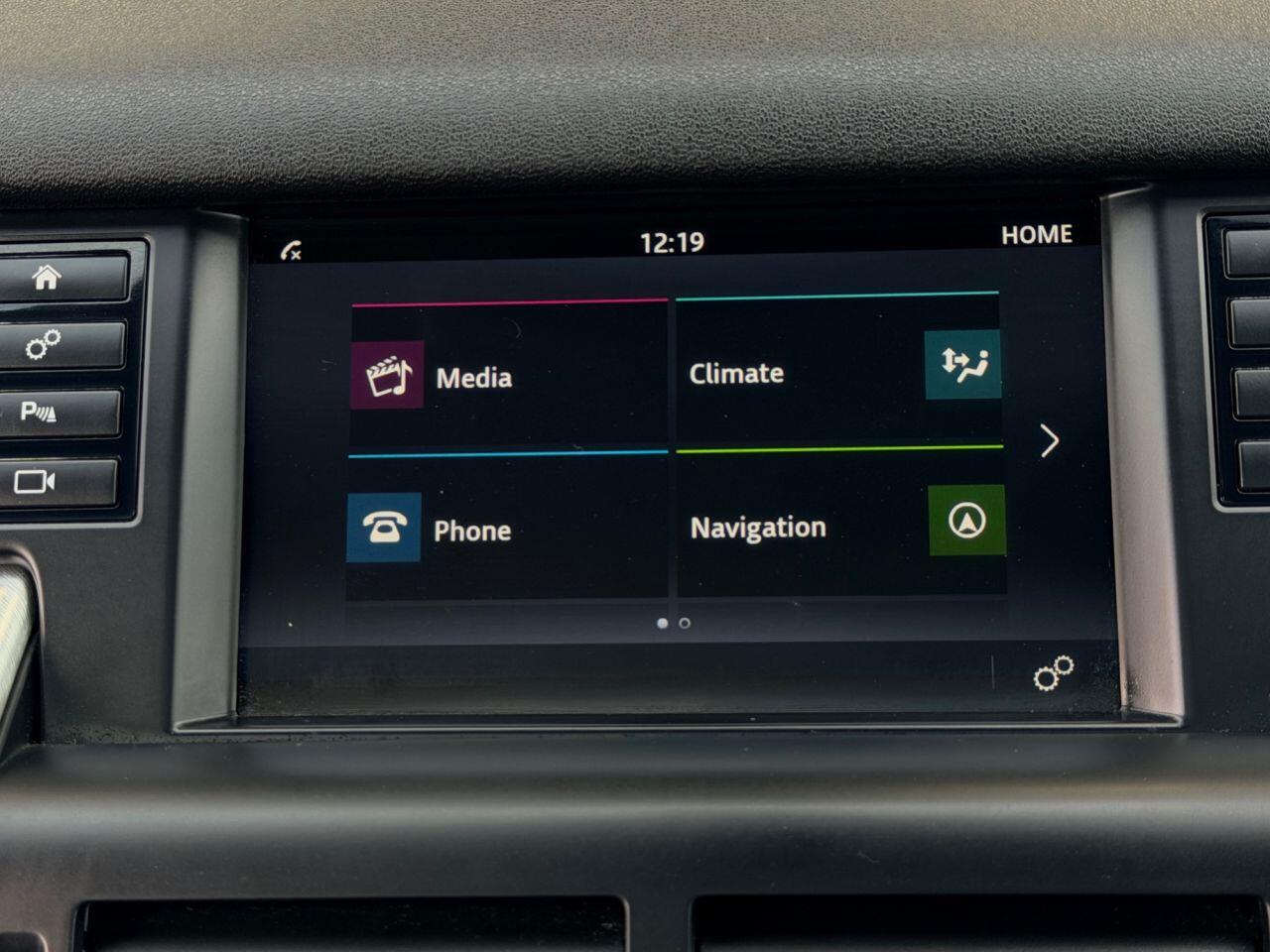 Land Rover Discovery Sport view 38