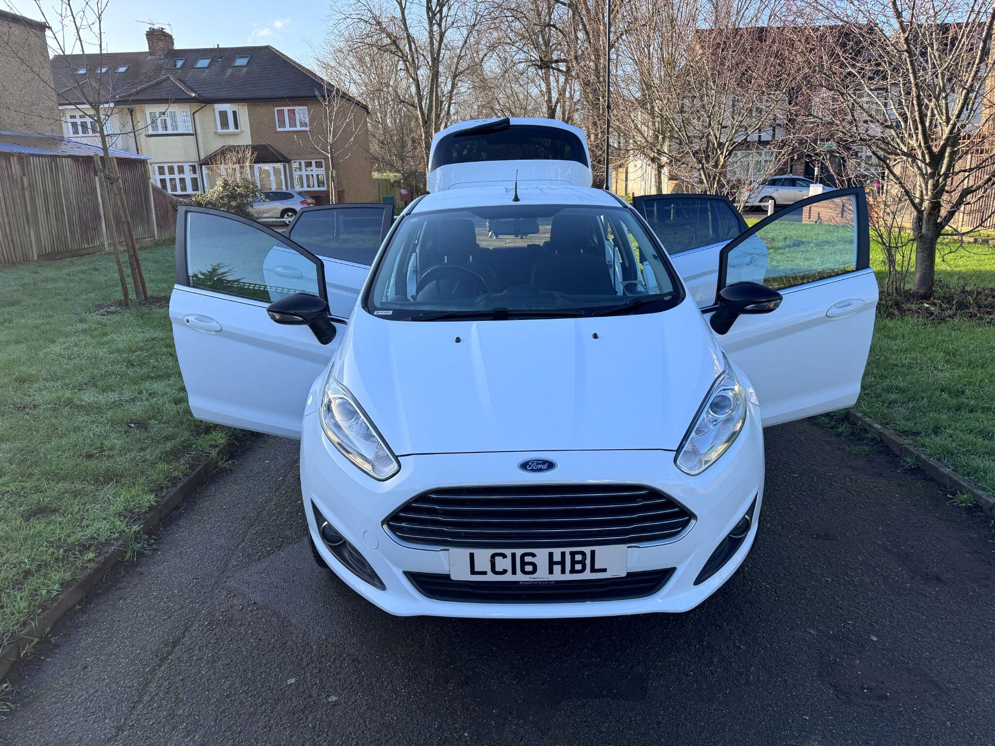 2016 Ford Fiesta image 39