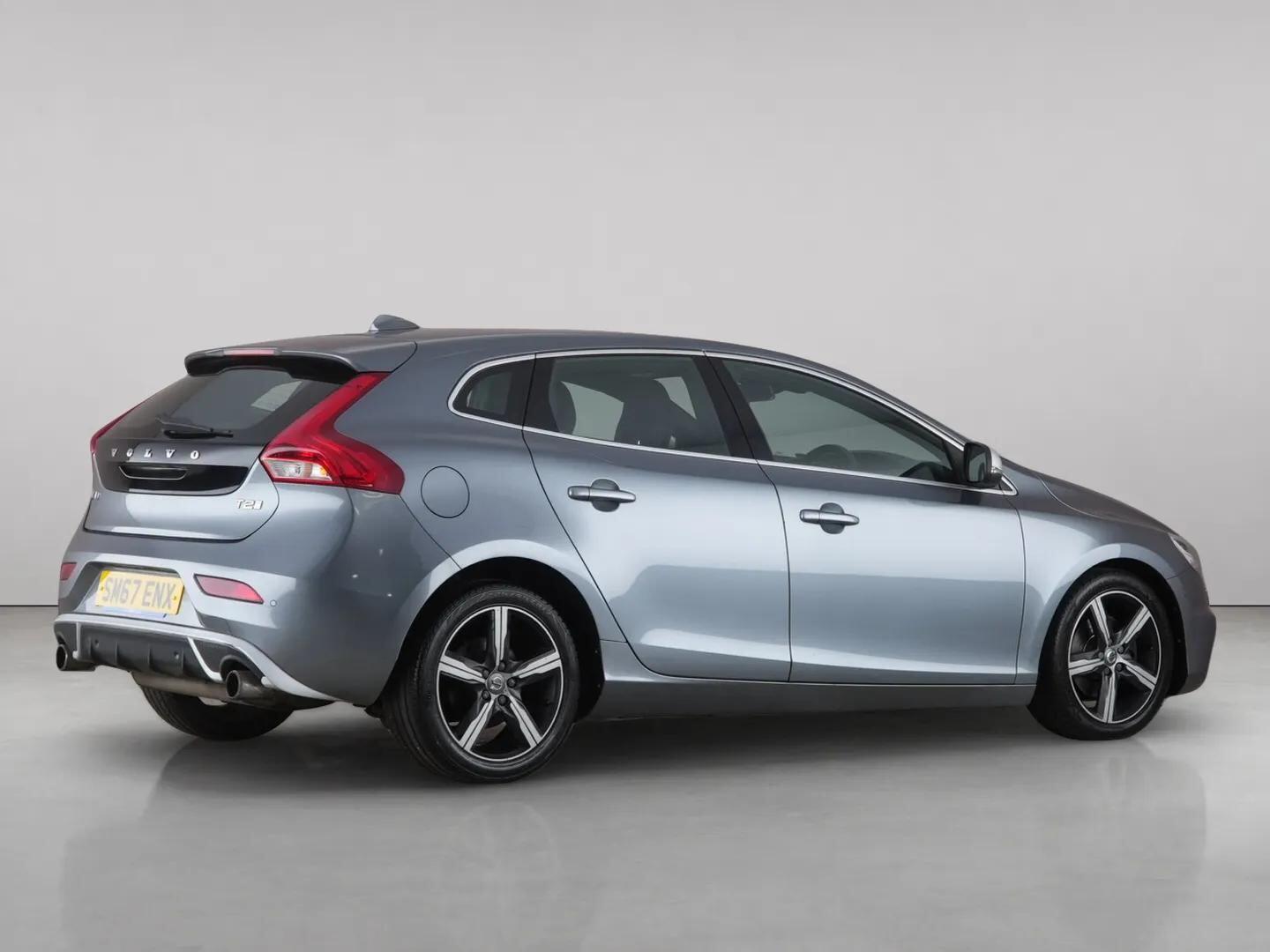 Volvo V40 view 8