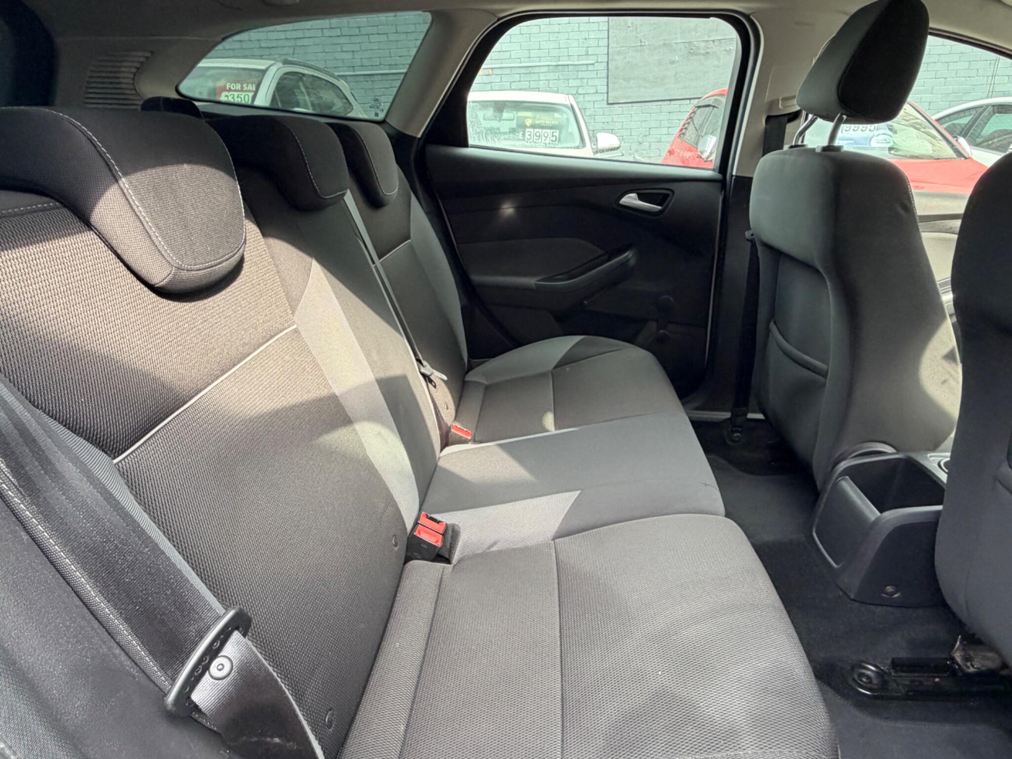 Ford Focus view 20