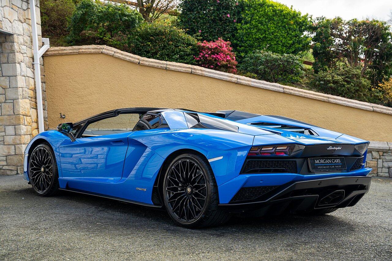 Lamborghini Aventador view 9