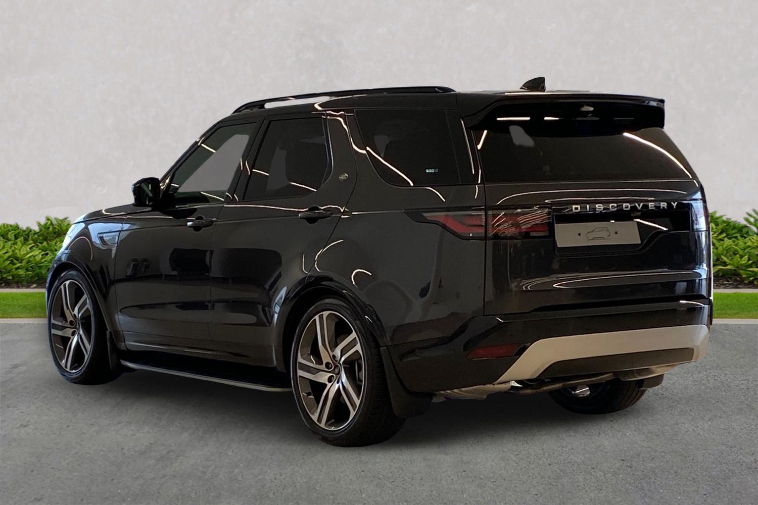 Land Rover Discovery view 3
