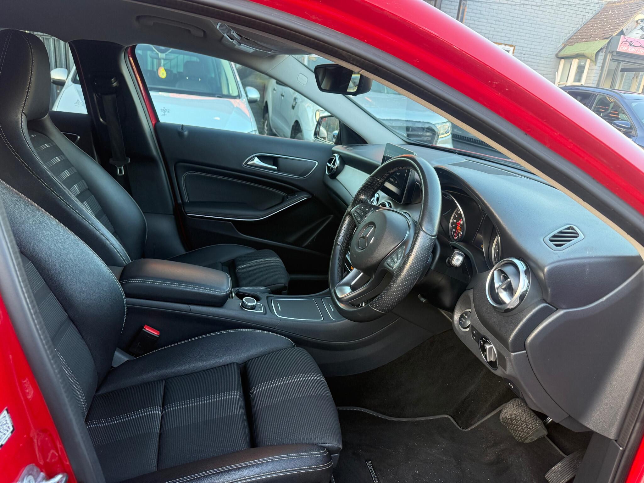 Mercedes-Benz GLA view 14