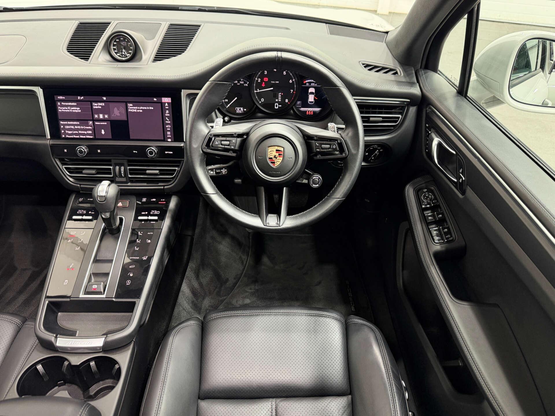 Porsche Macan view 20