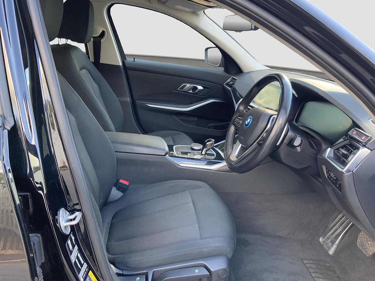 BMW 3 Series view 11