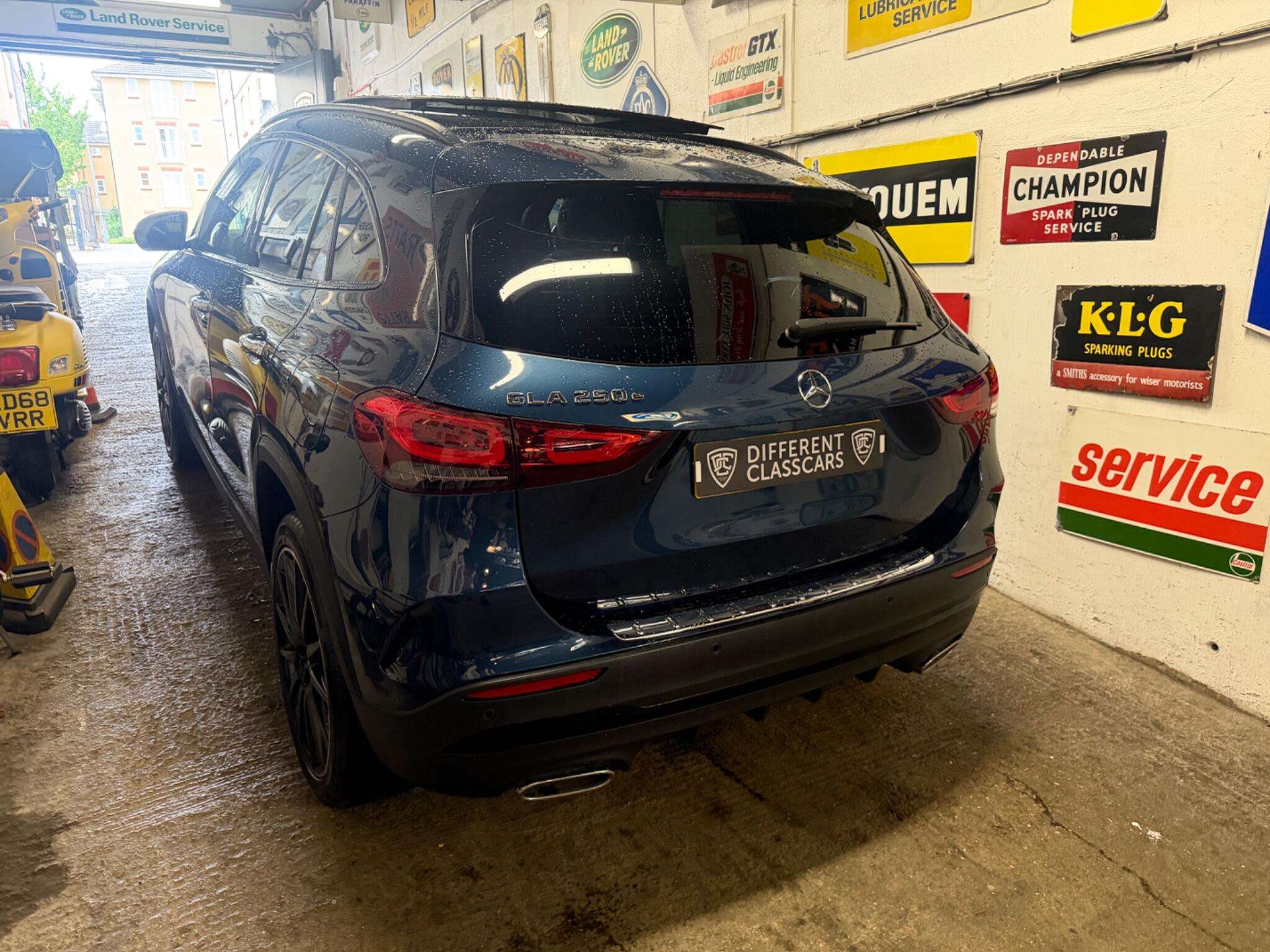 Mercedes-Benz GLA view 4