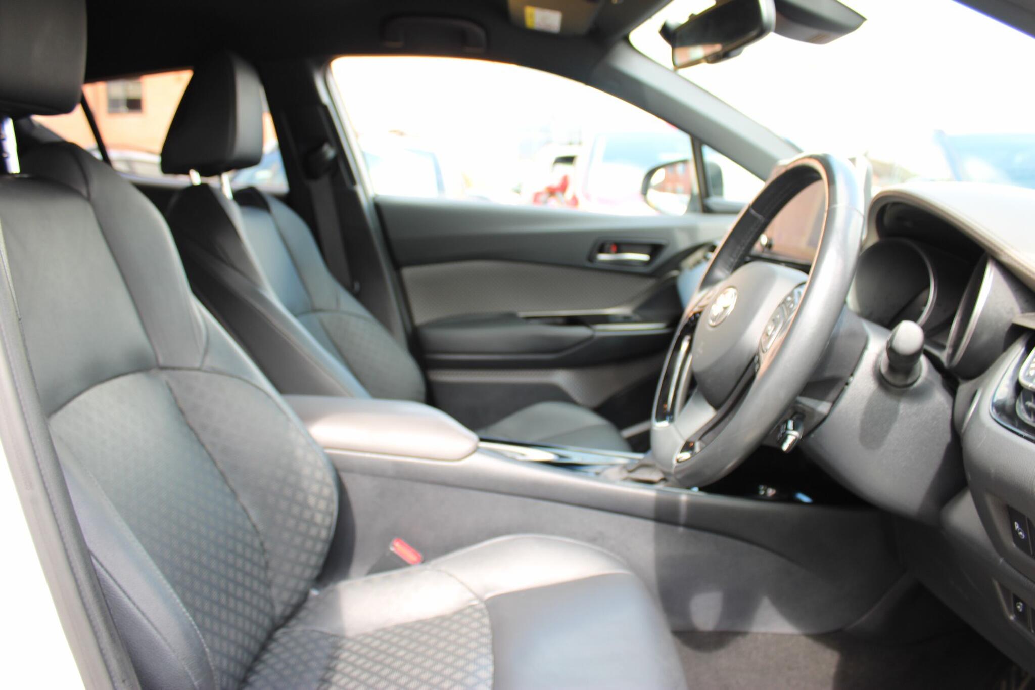 Toyota C-HR view 19