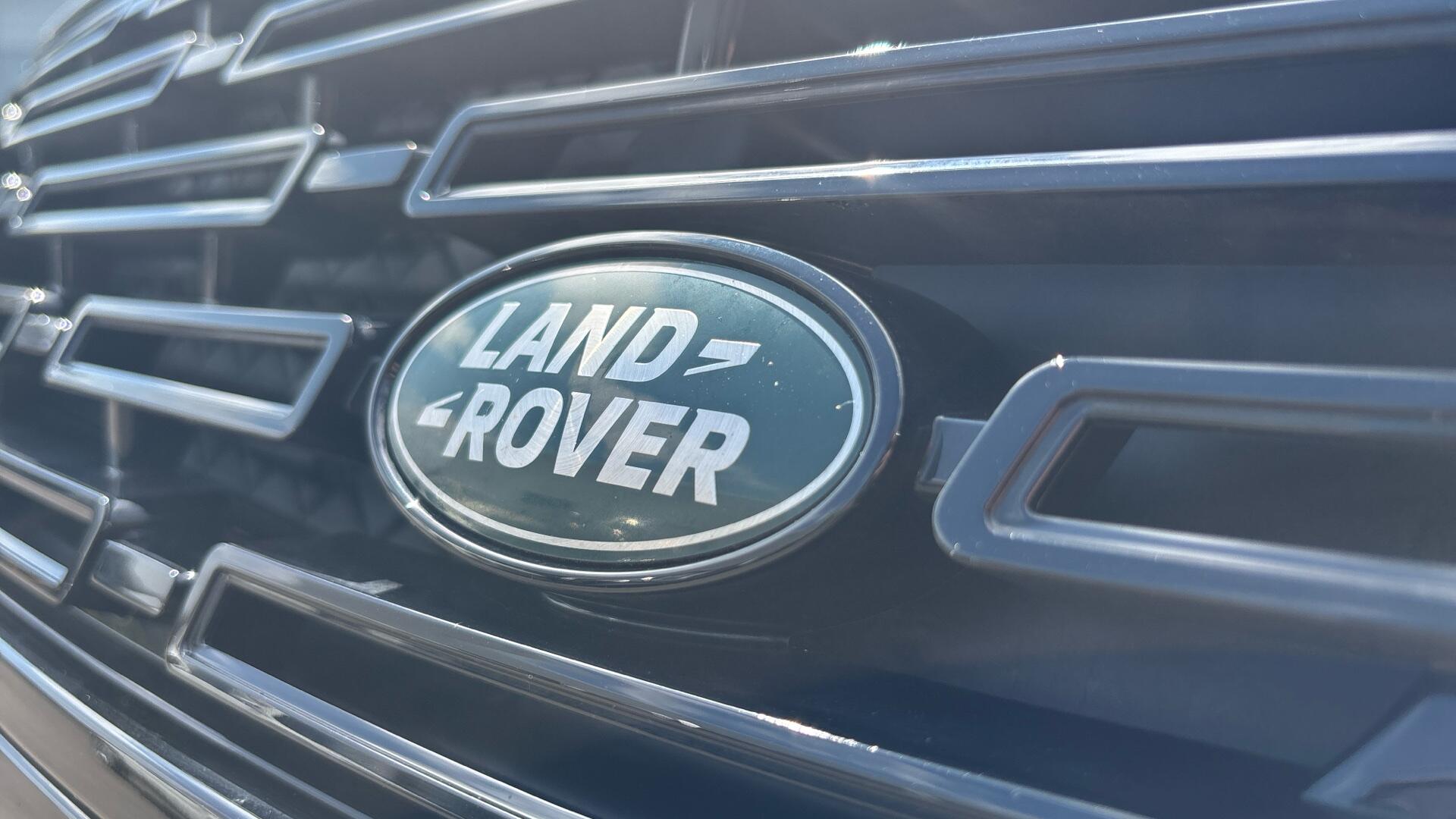 Land Rover Range Rover Velar view 37