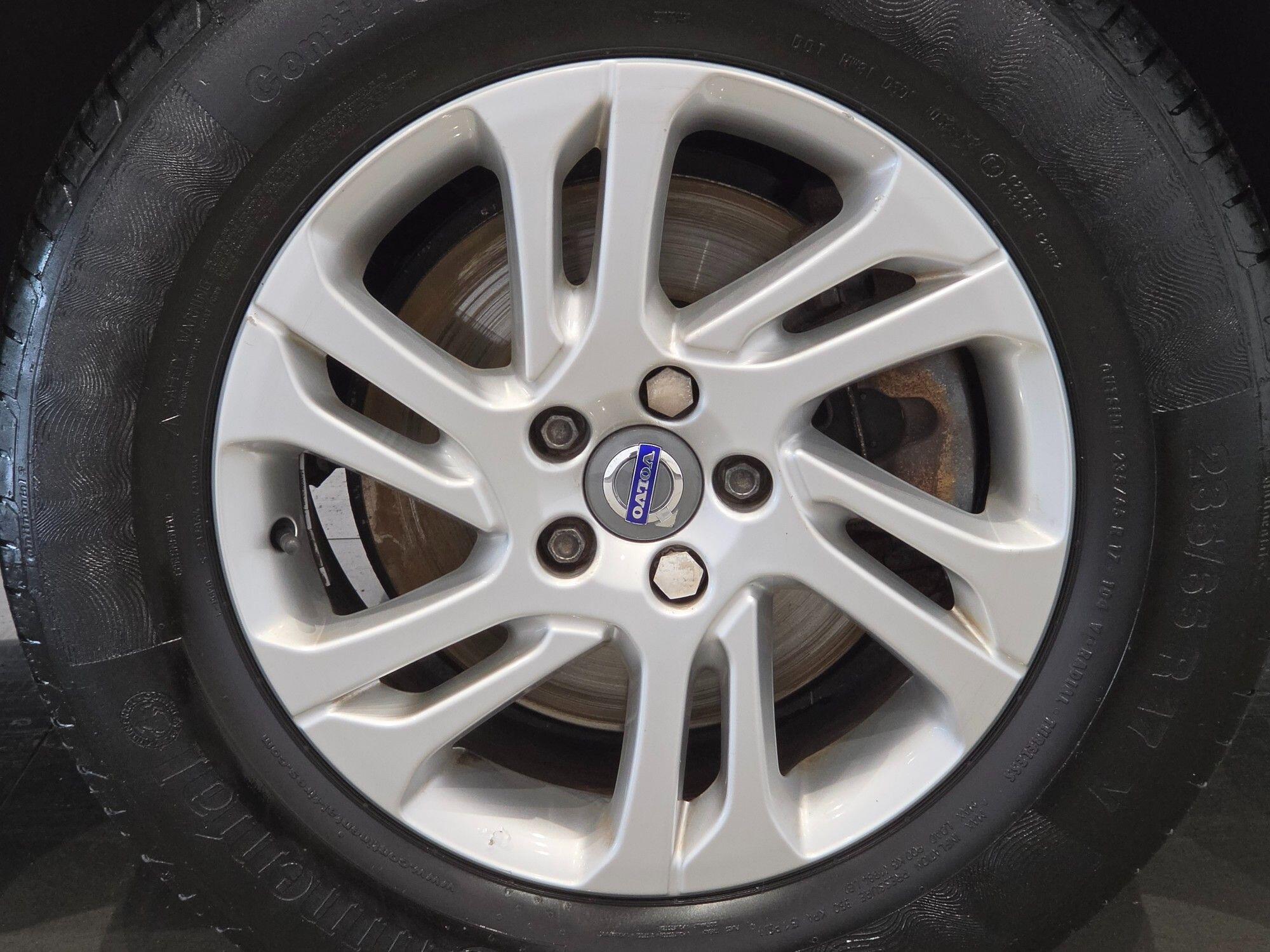 Volvo XC60 view 8