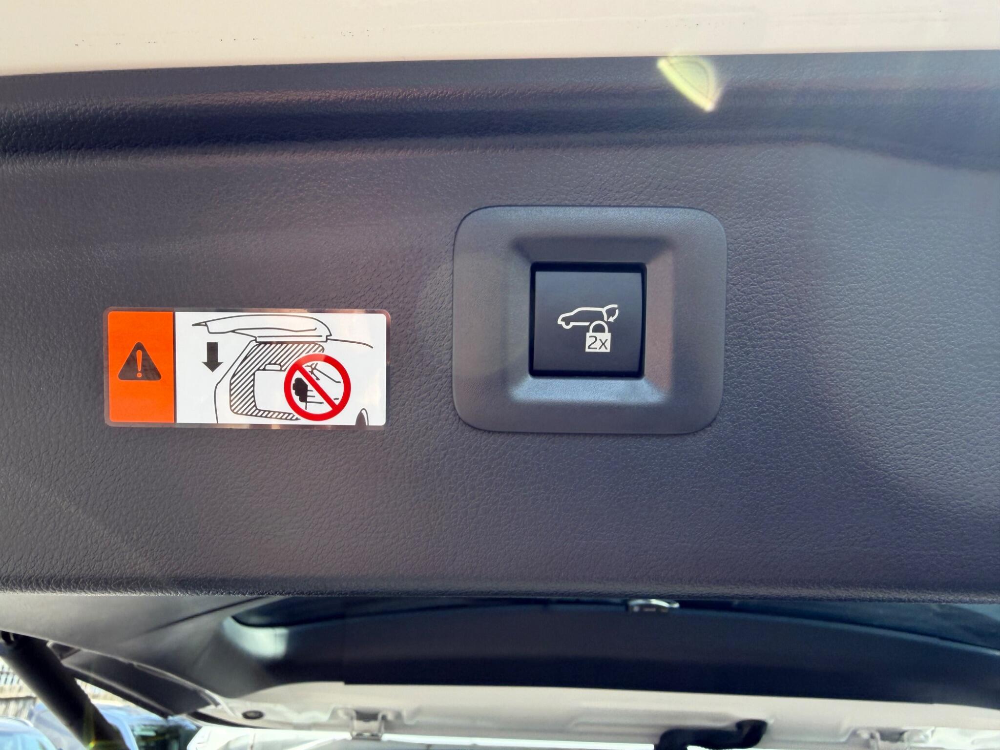 Toyota Alphard view 17