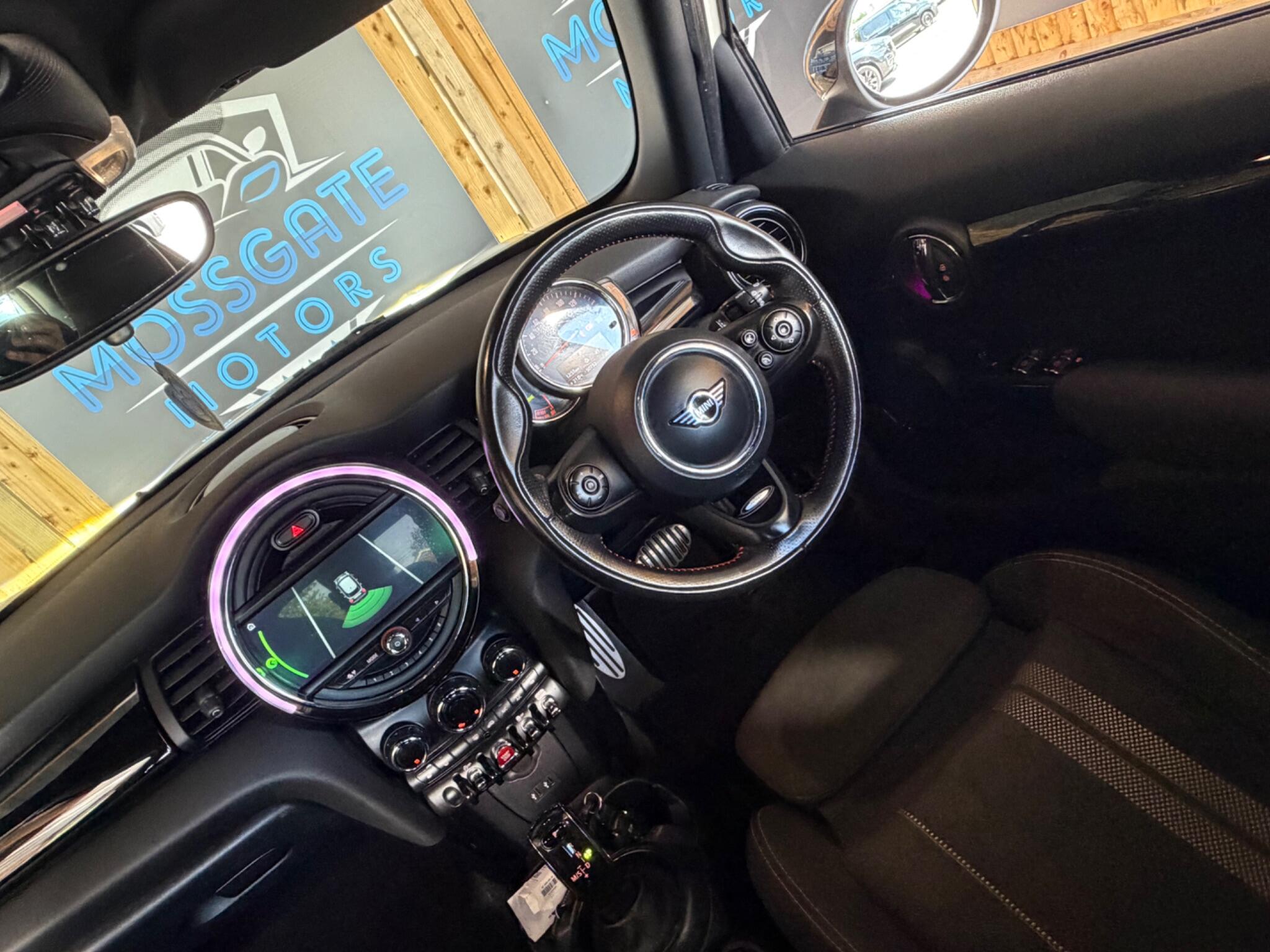 Mini Hatch view 16