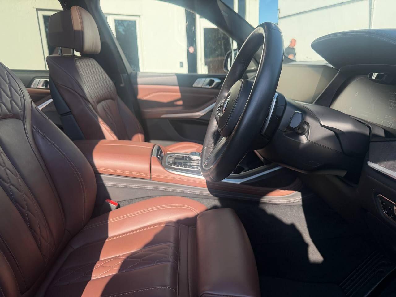 BMW X7 view 11