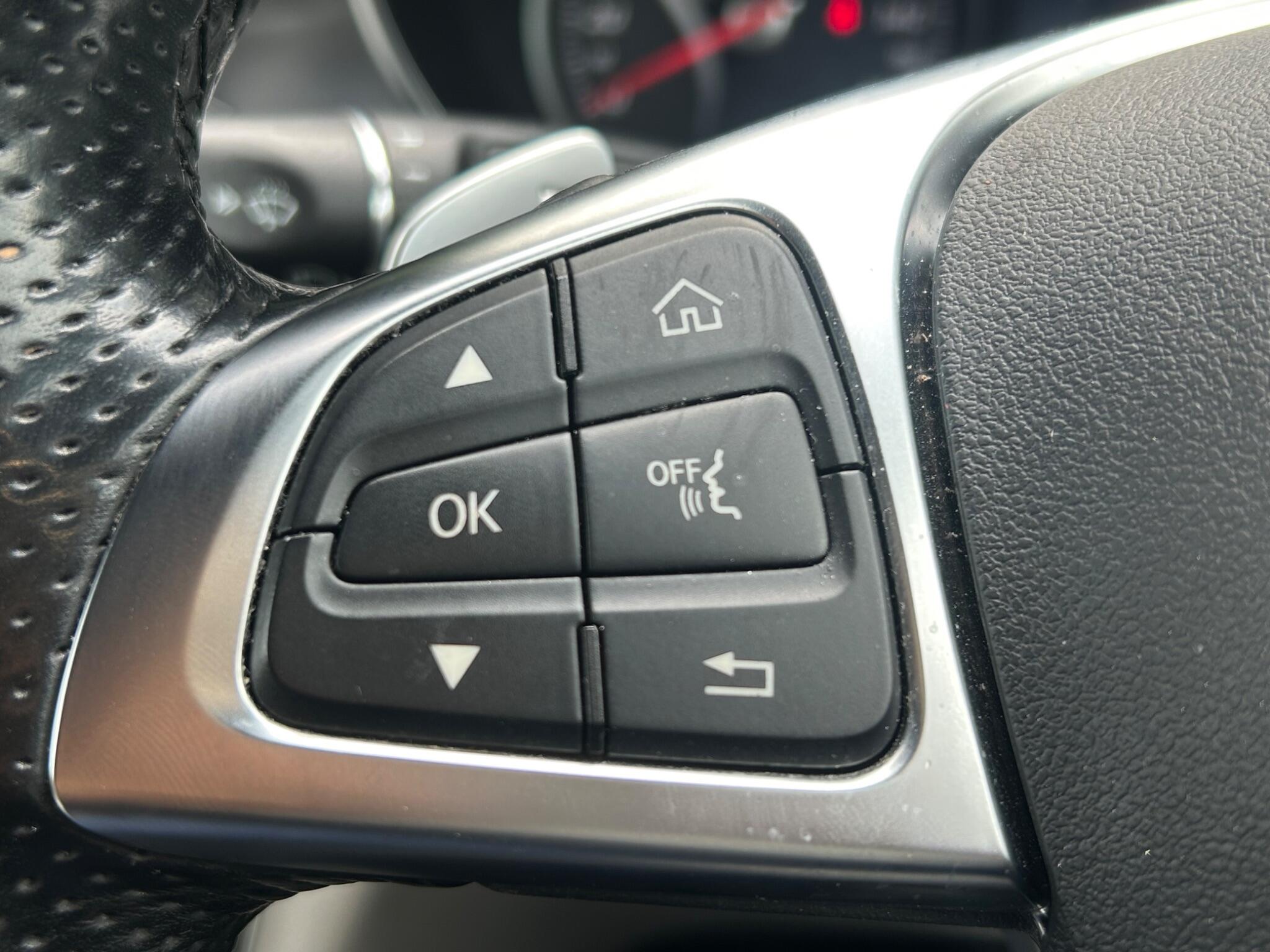 Mercedes-Benz C-Class view 33