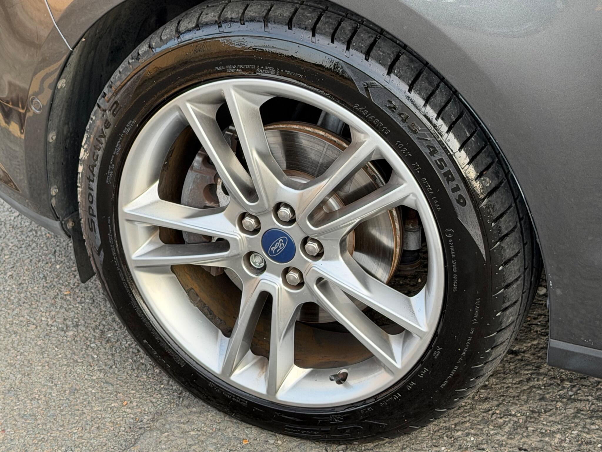 Ford Galaxy view 39