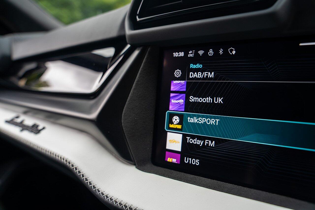 Lamborghini Urus view 89