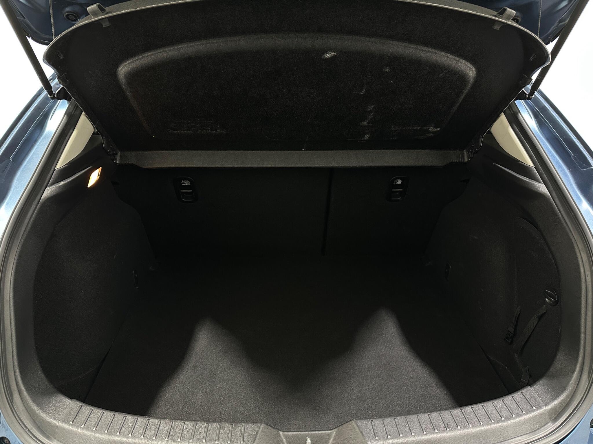 Mazda Mazda3 view 47