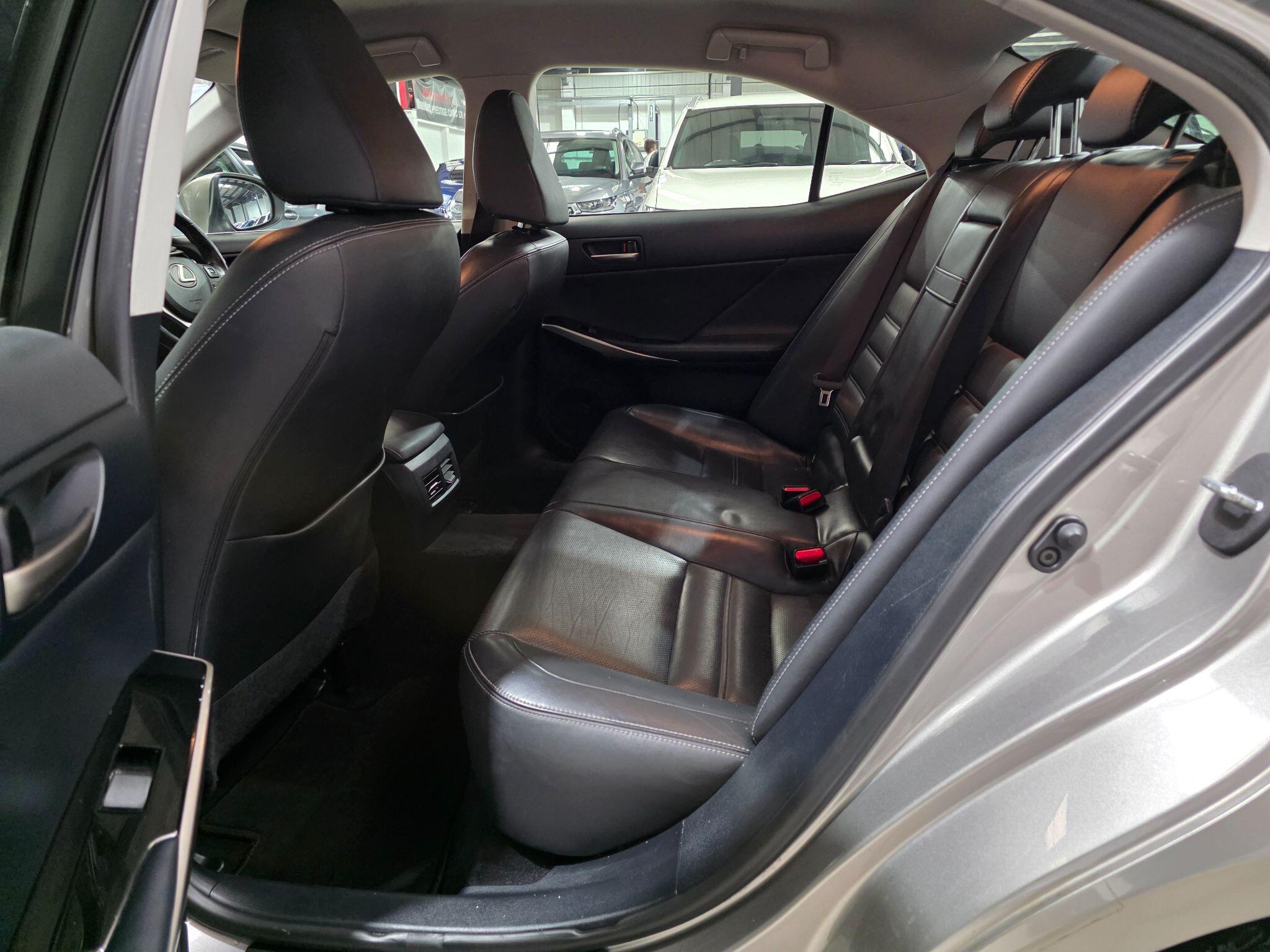 Lexus Is view 23