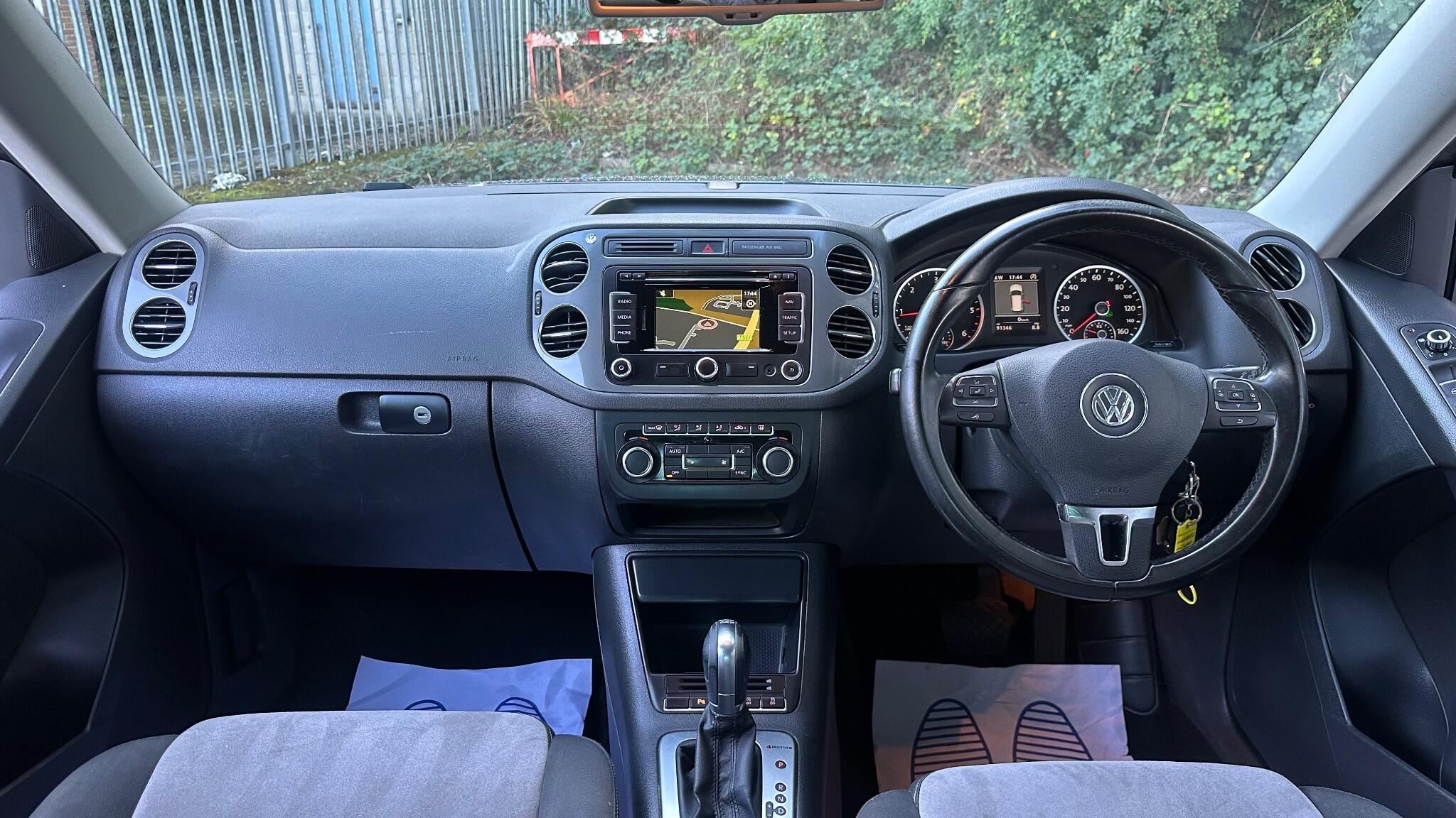 Volkswagen Tiguan view 16