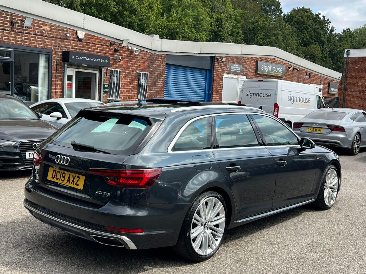 Audi A4 view 4