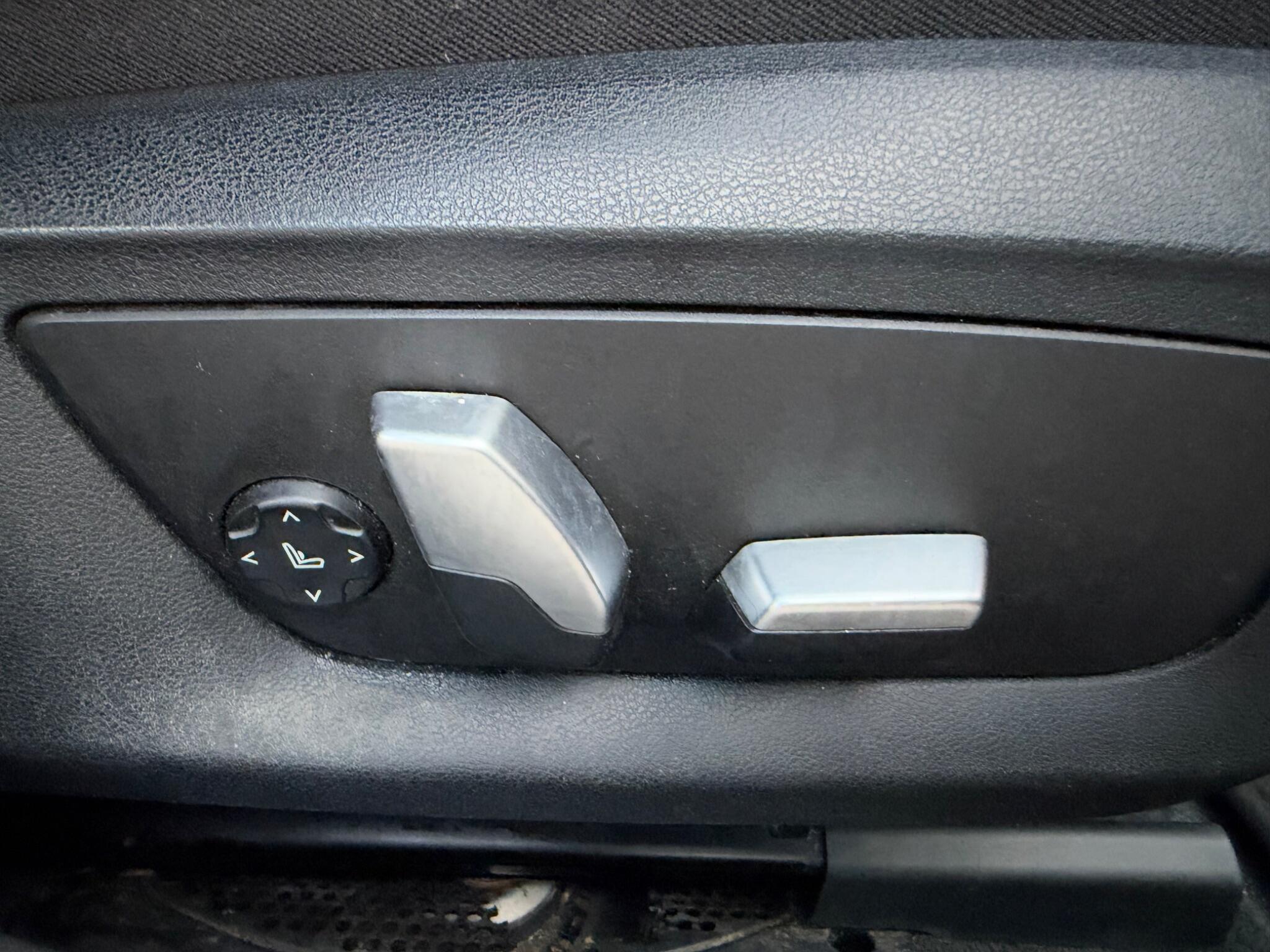 BMW 5 Series view 23