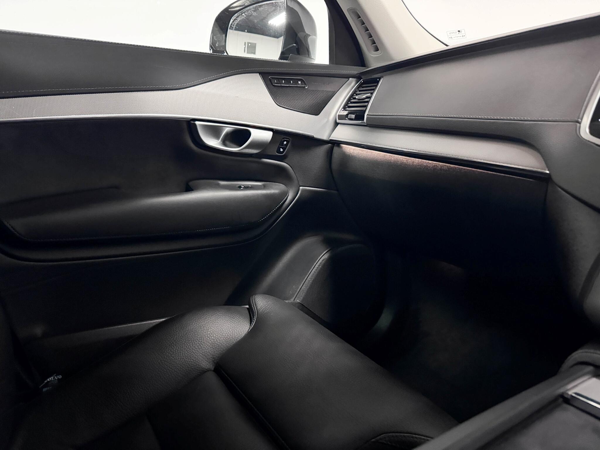 Volvo XC90 view 37