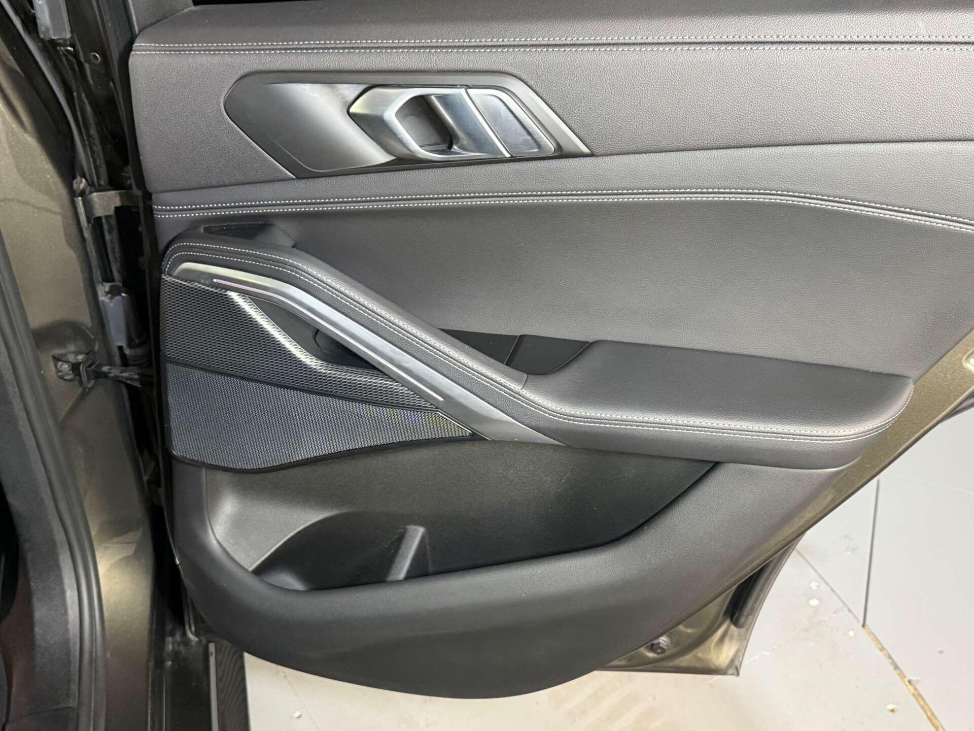 BMW X6 view 26