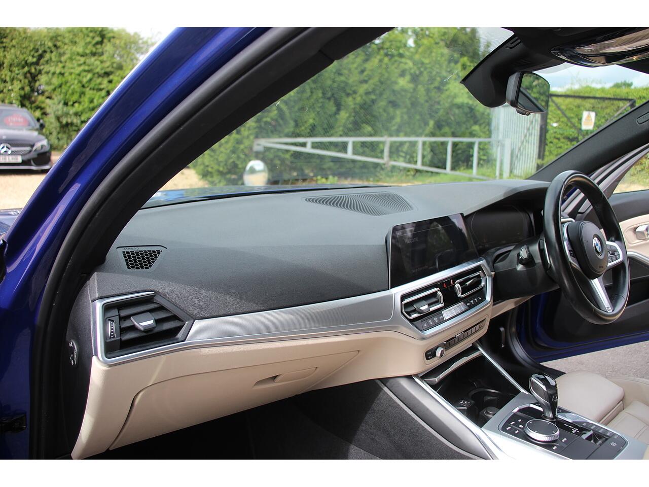 BMW 3 Series view 15