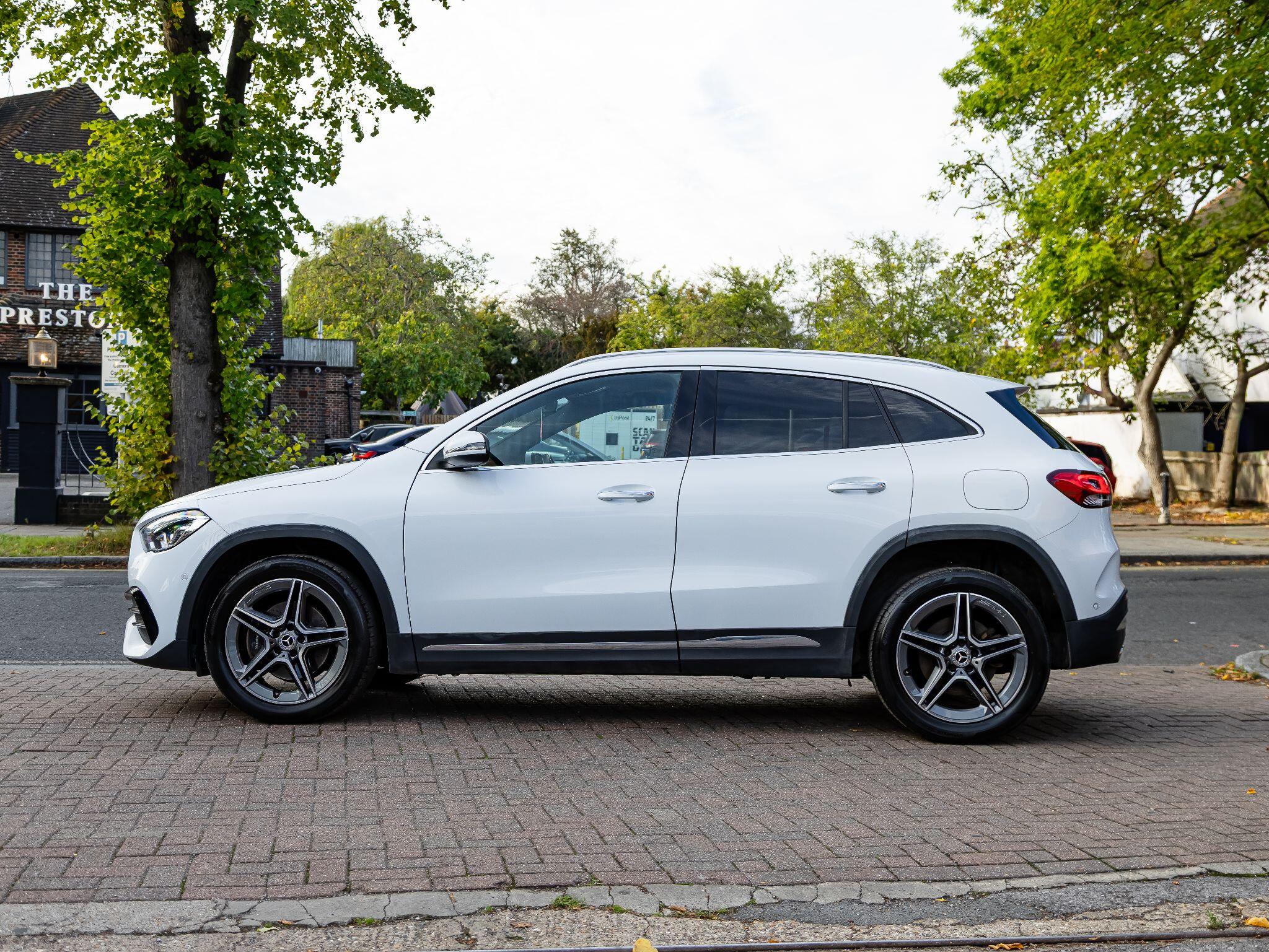 Mercedes-Benz GLA view 8