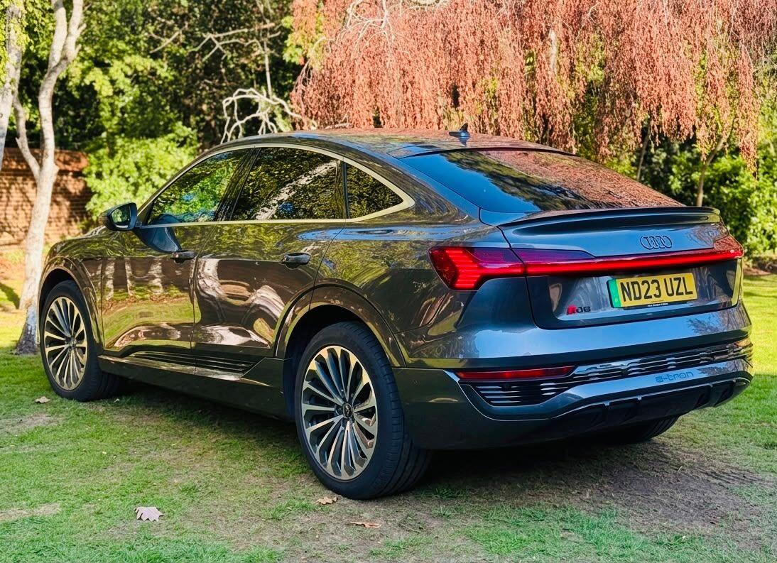 Audi Q8 E-Tron view 10
