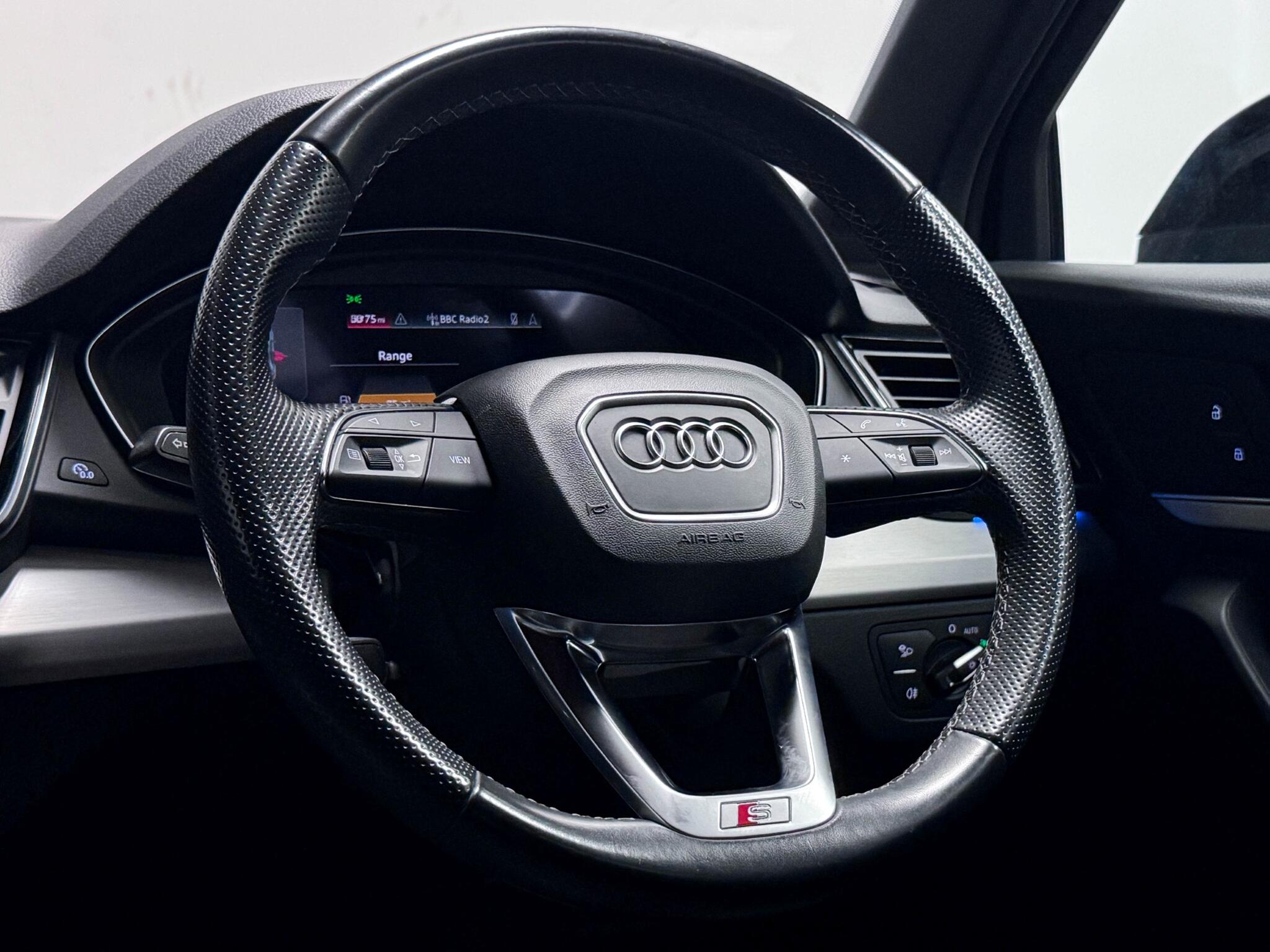 Audi Q5 view 13