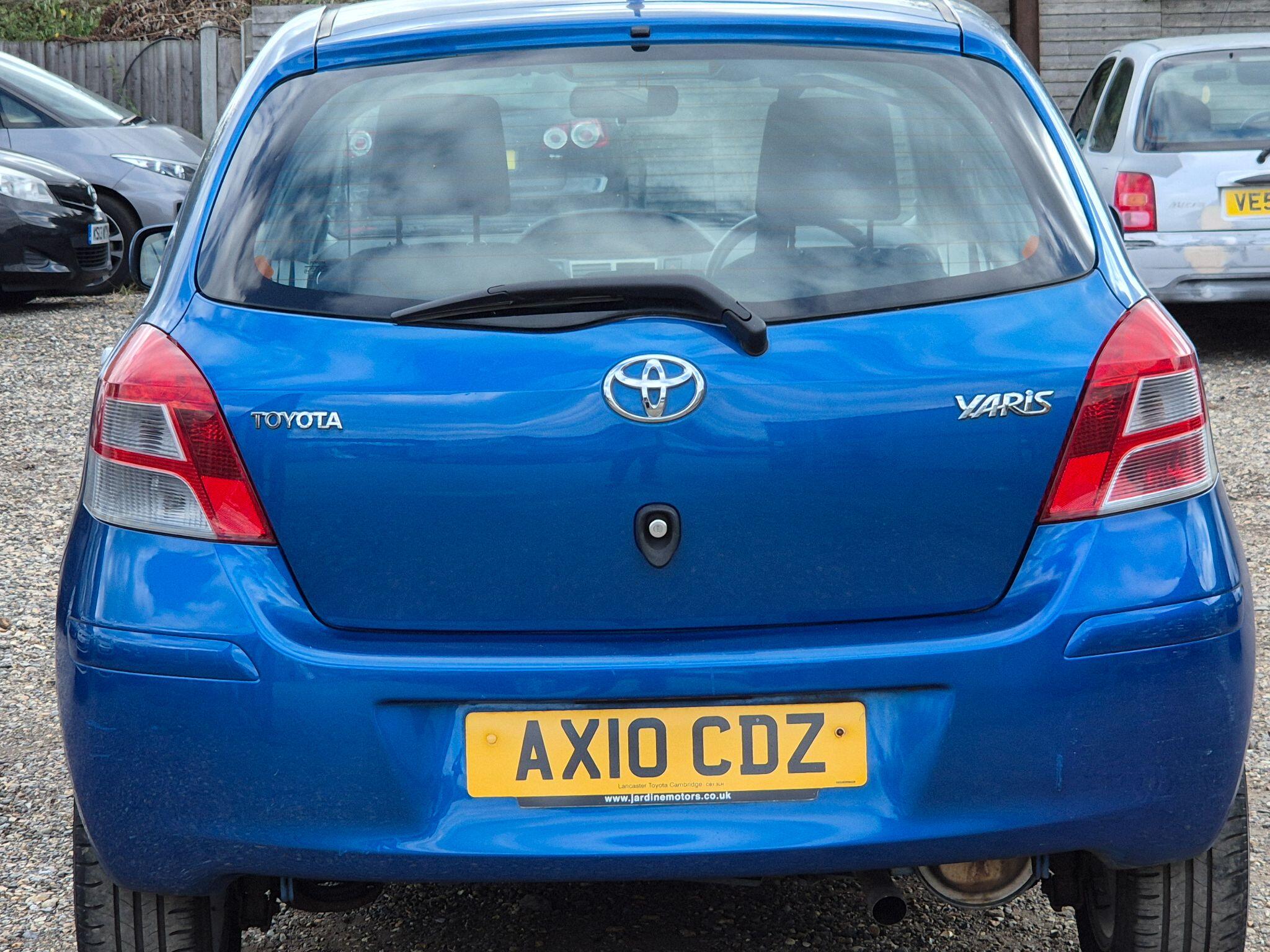 Toyota Yaris view 5