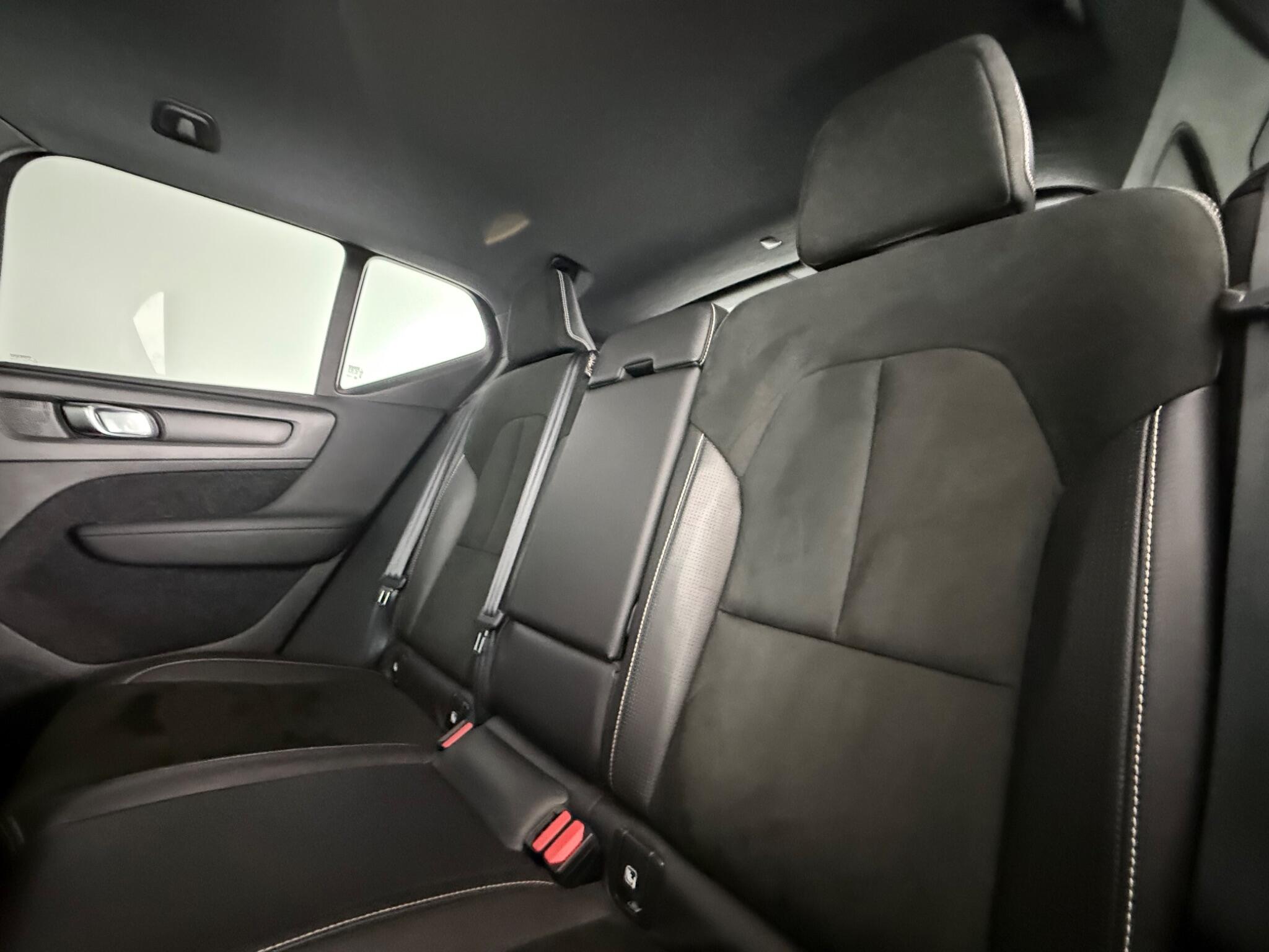 Volvo XC40 view 32