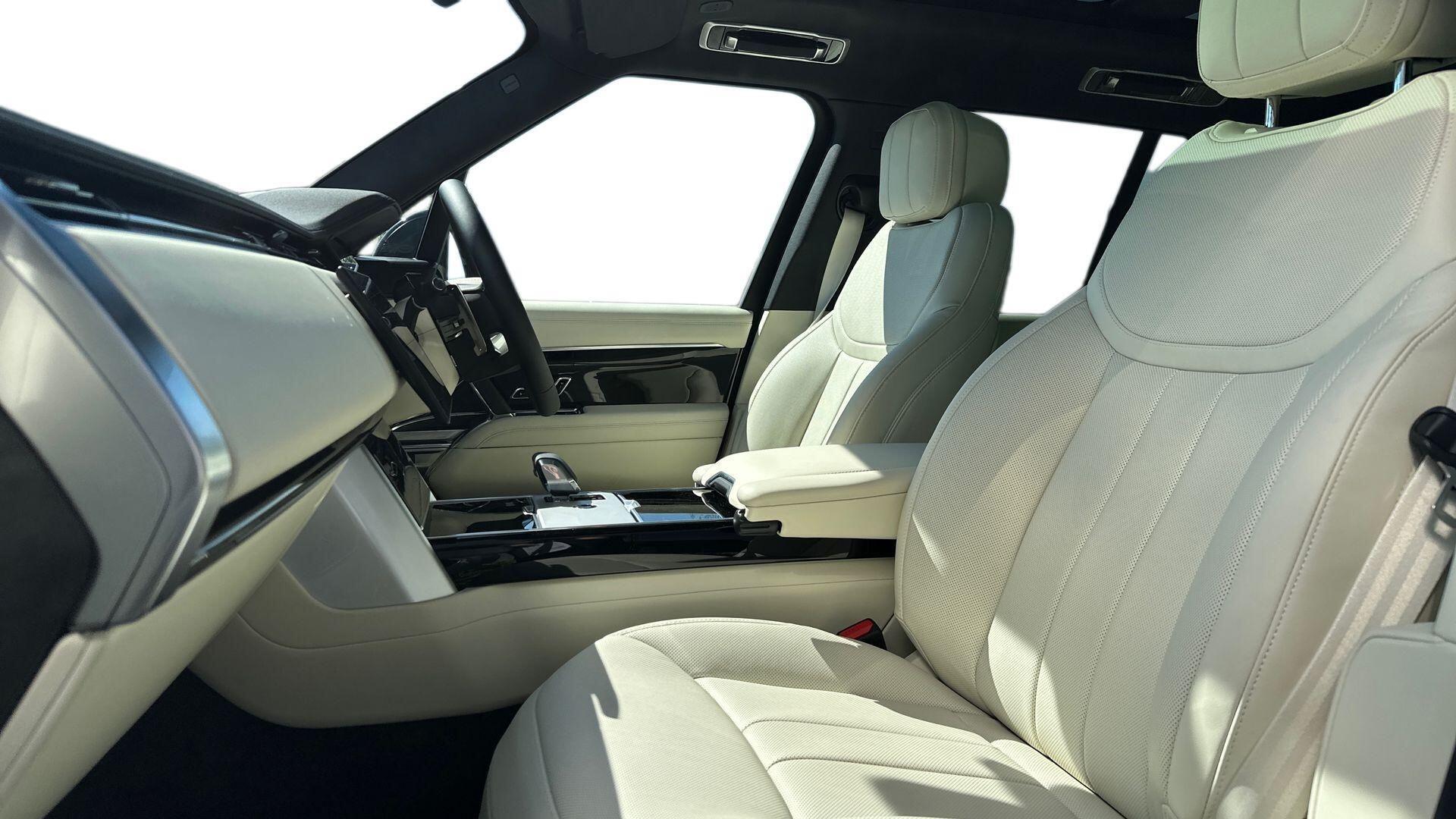 Land Rover Range Rover view 3