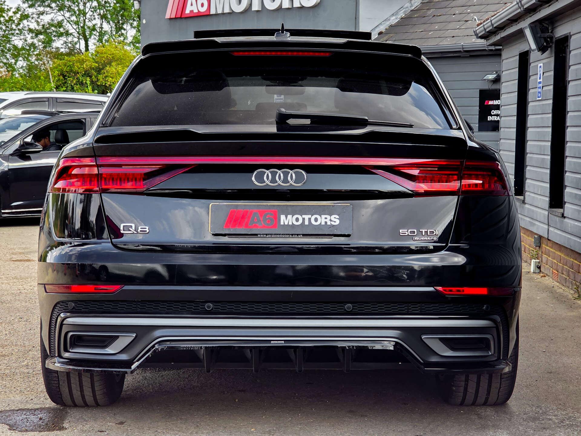 Audi Q8 view 11