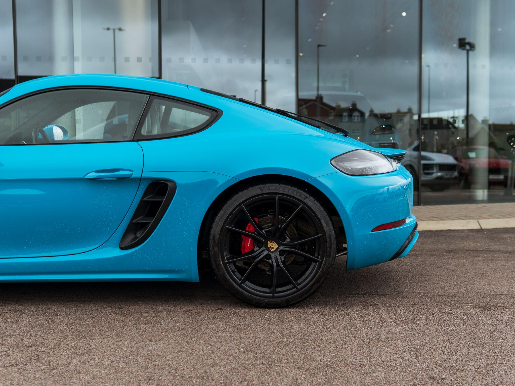 Porsche Cayman view 39