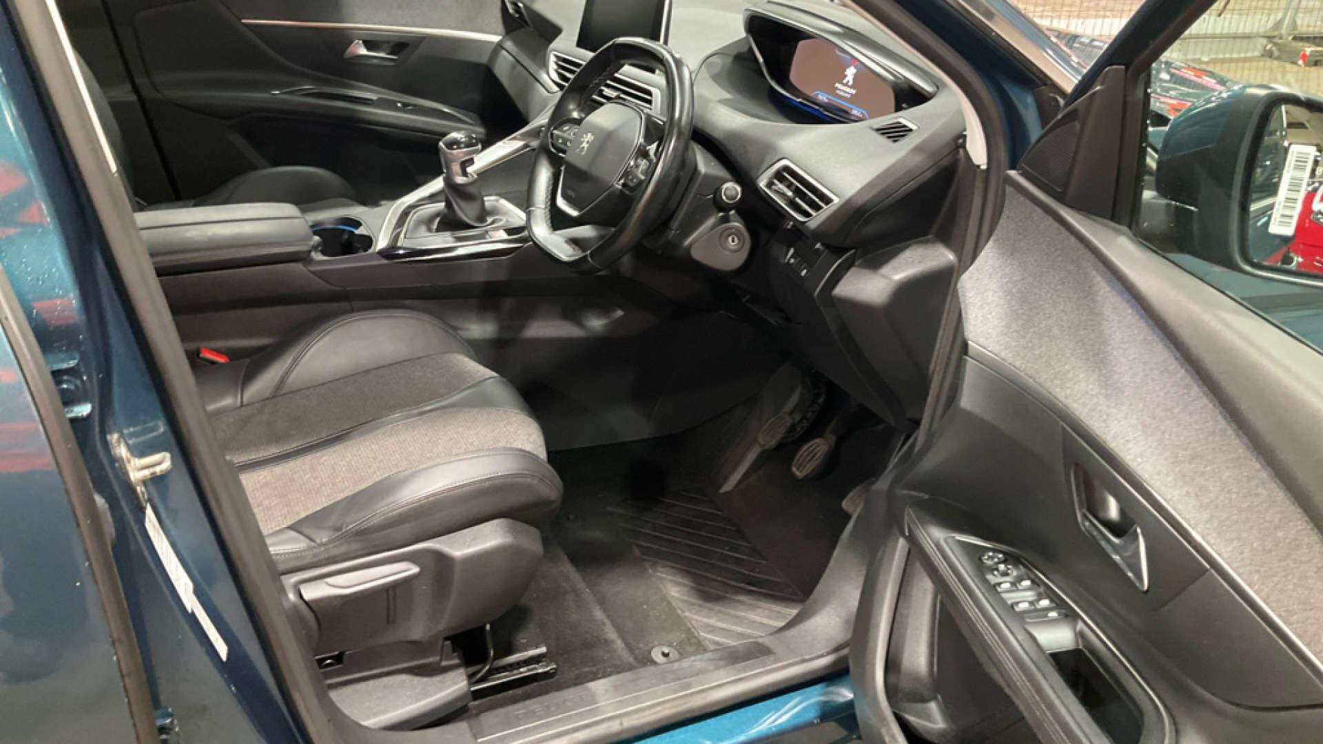 Peugeot 5008 view 12