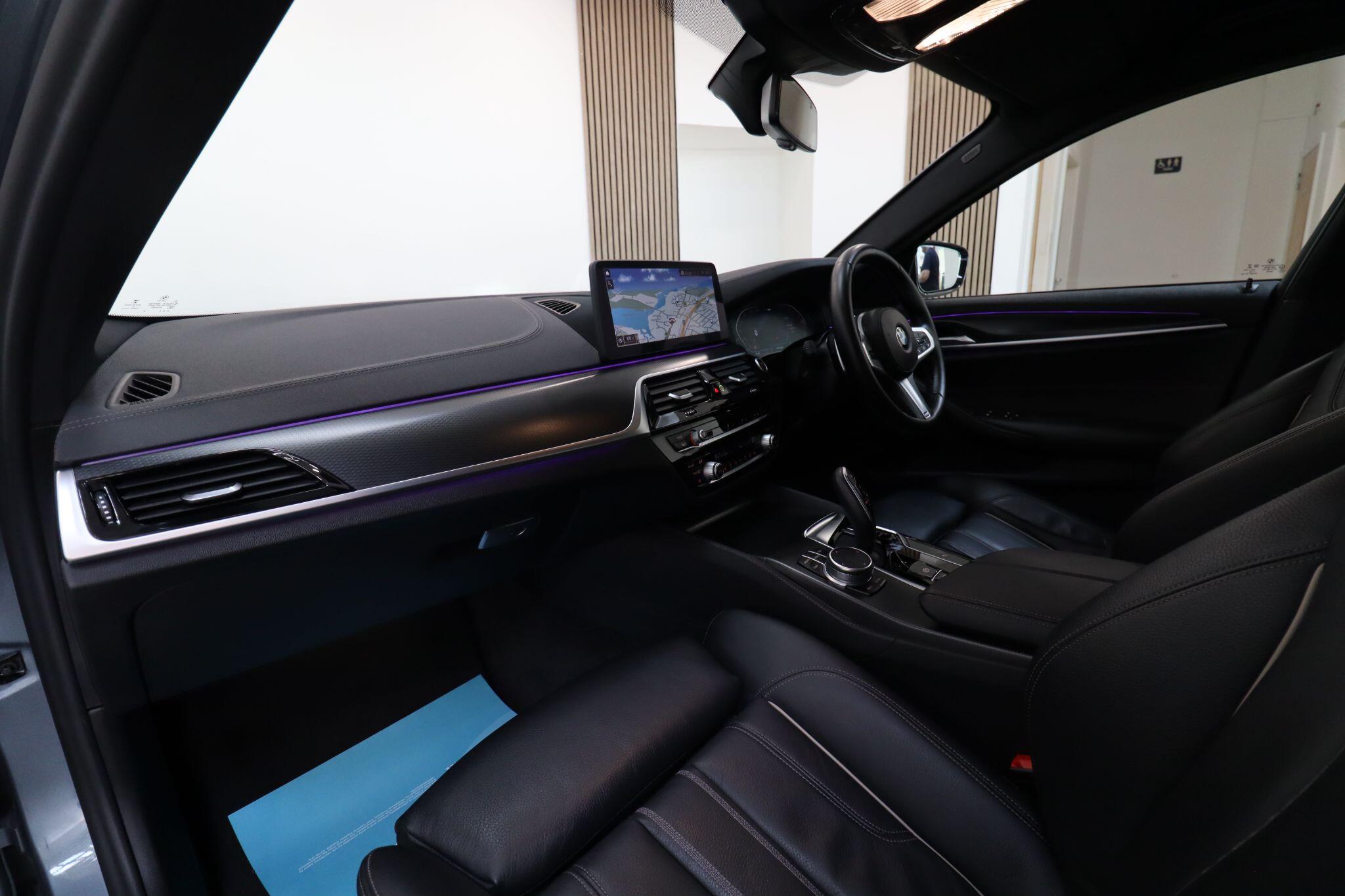 BMW 5 Series view 10
