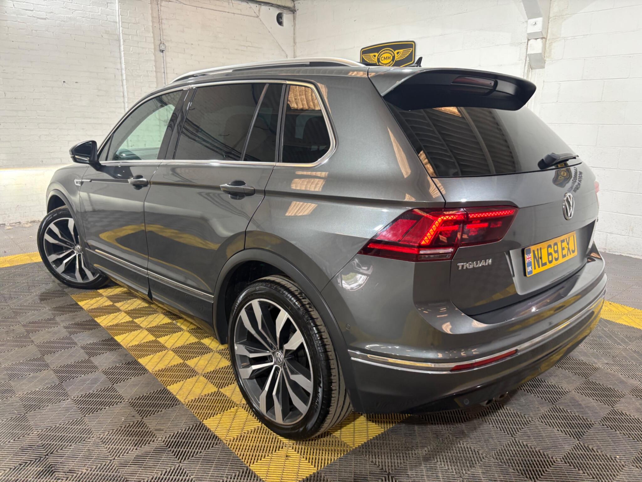 Volkswagen Tiguan view 8