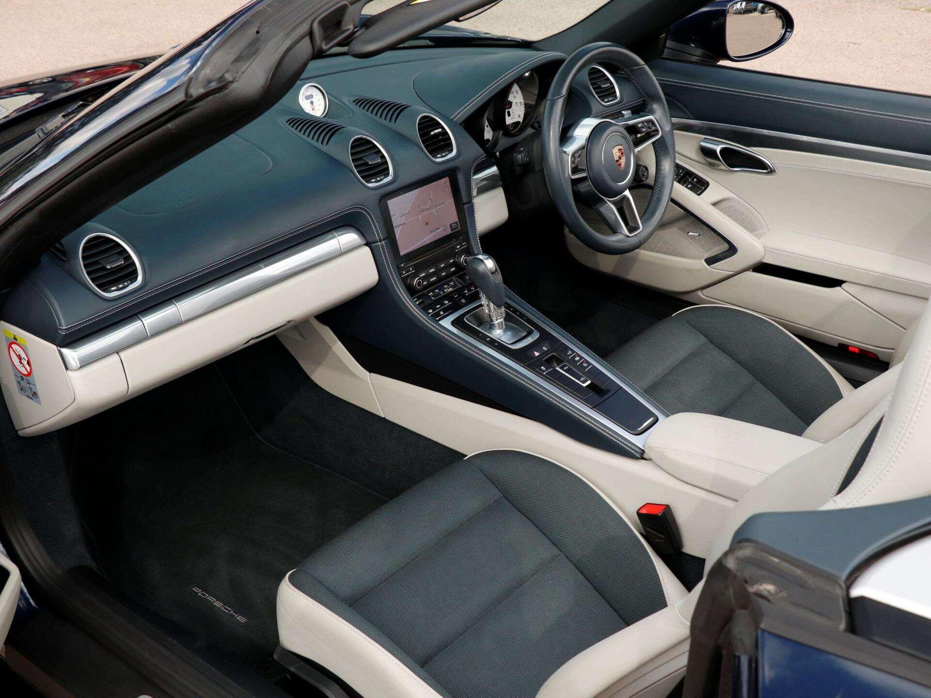 Porsche Boxster view 9